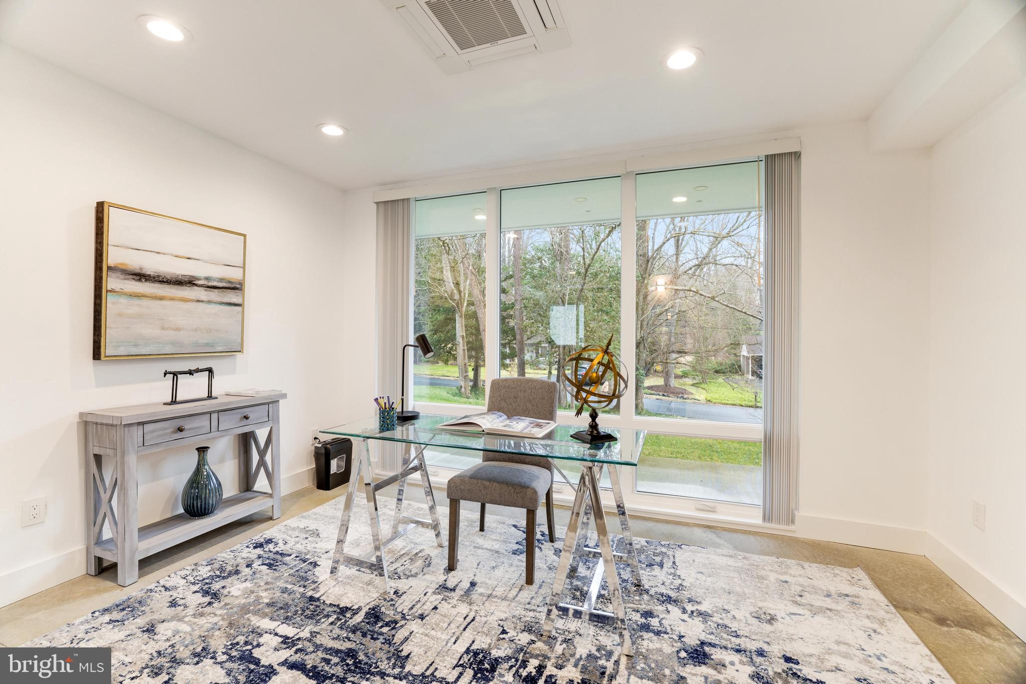 LUXMANOR - Residential