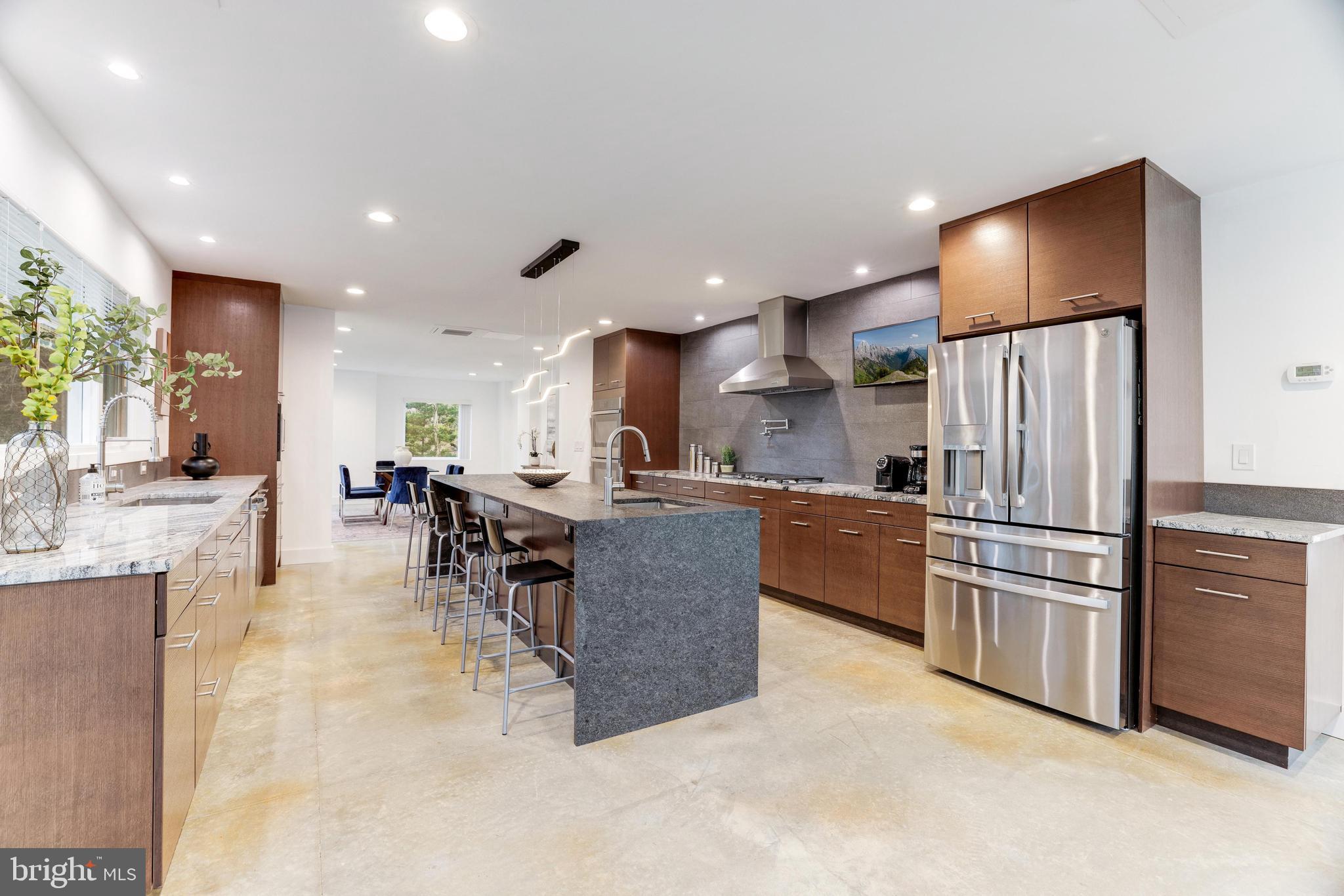 LUXMANOR - Residential