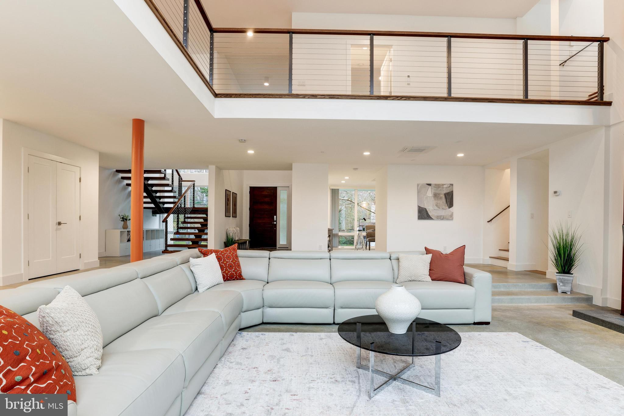 LUXMANOR - Residential