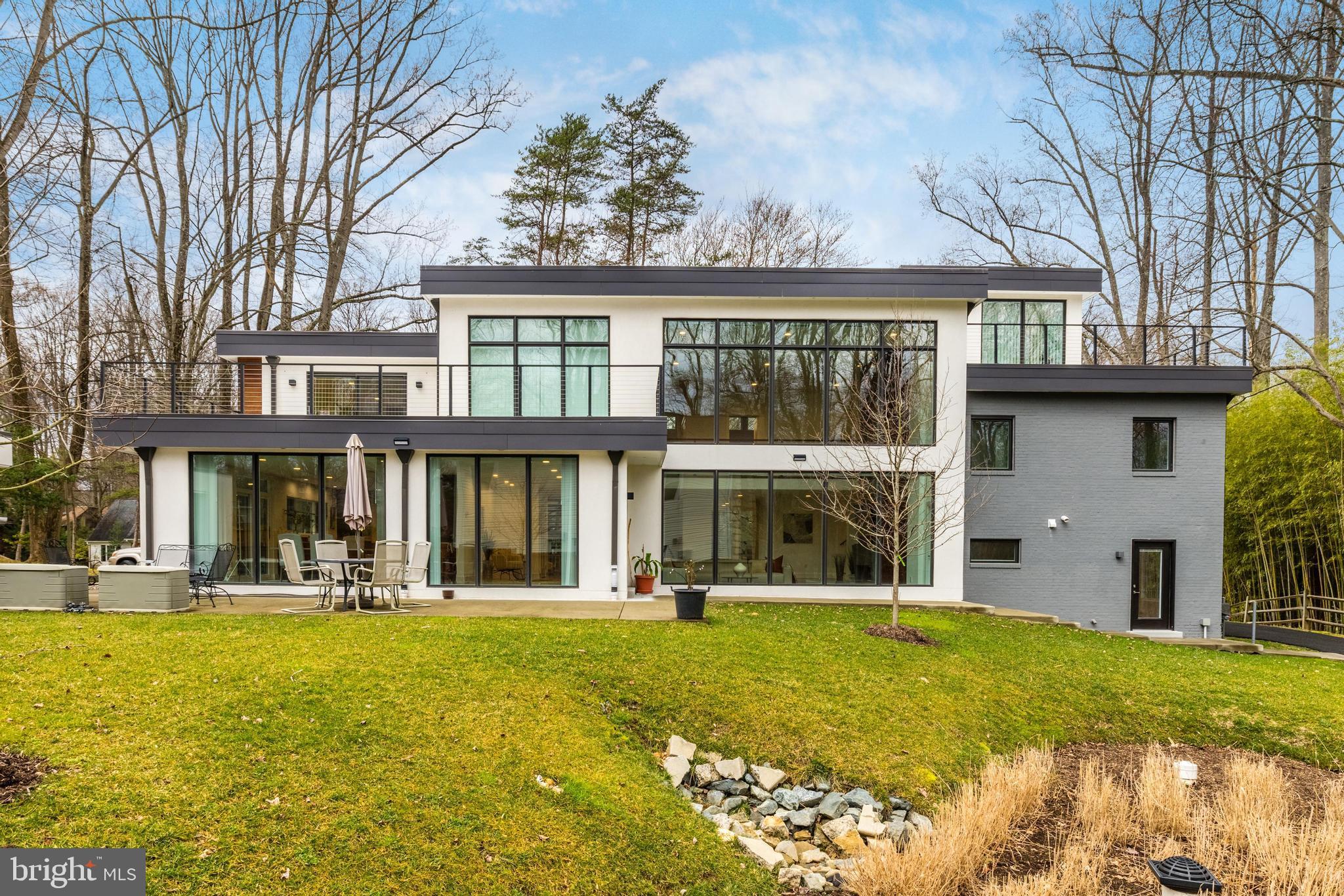 LUXMANOR - Residential