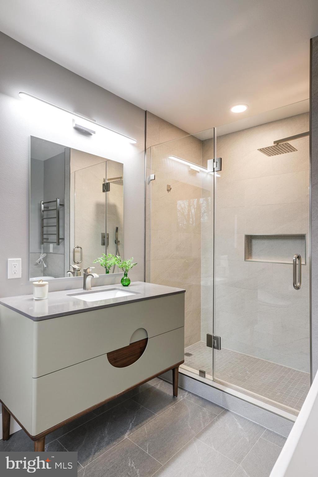 LUXMANOR - Residential