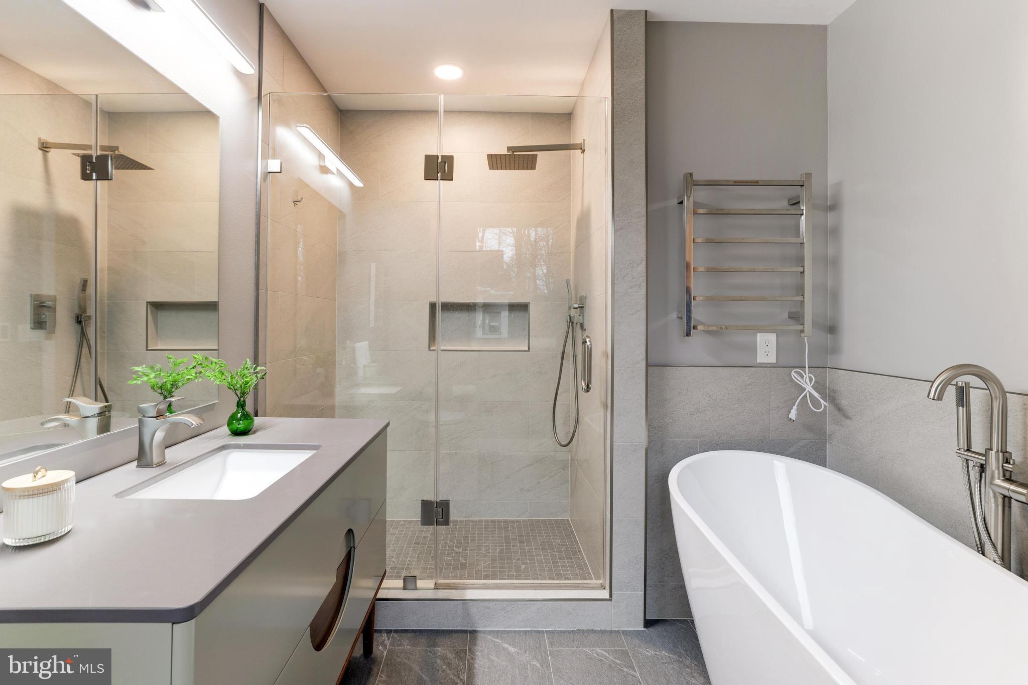 LUXMANOR - Residential