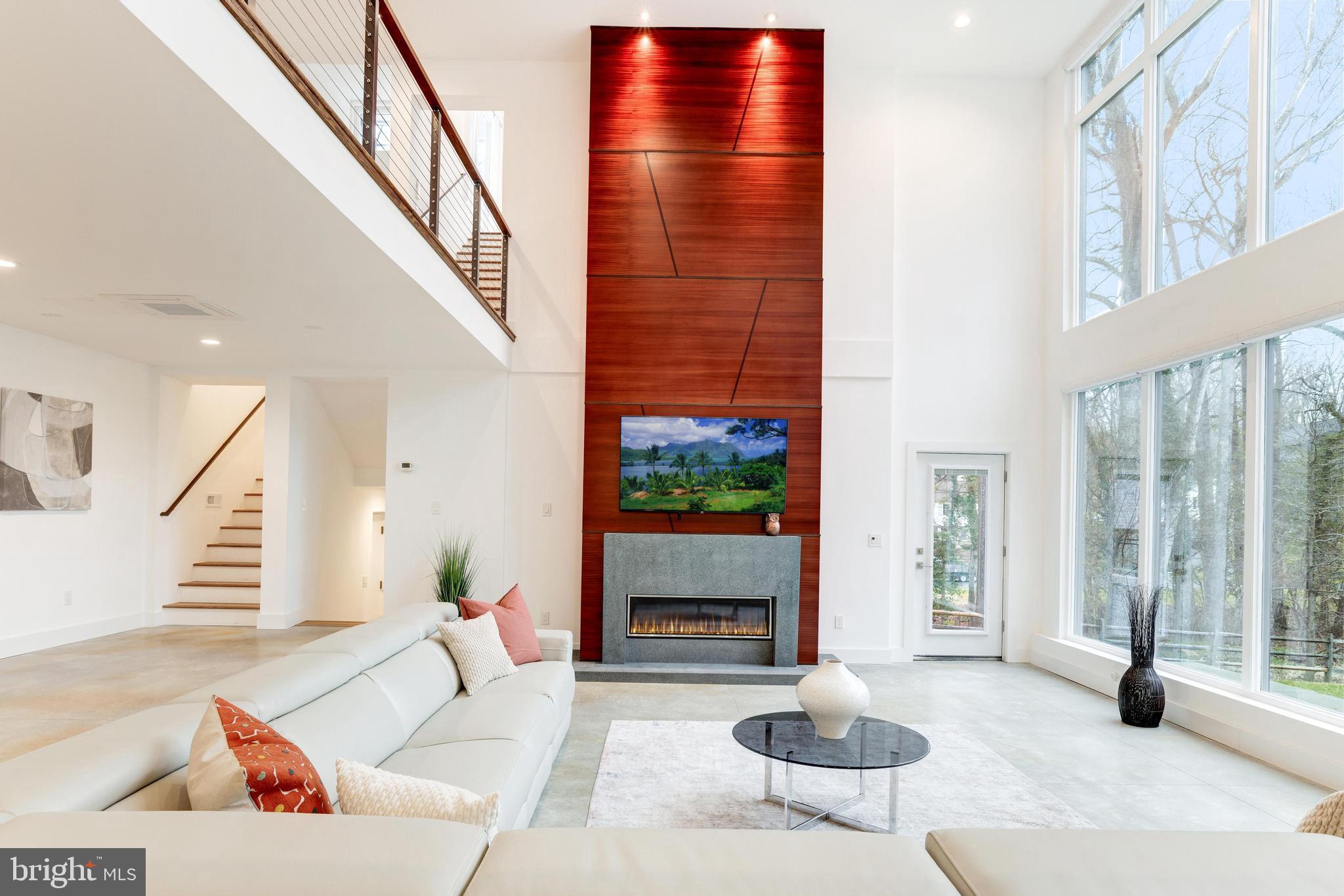 LUXMANOR - Residential