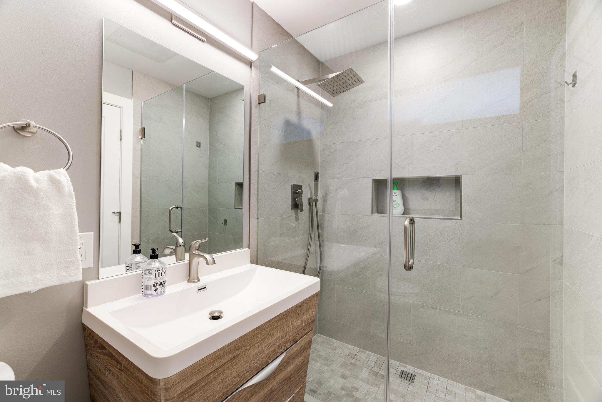 LUXMANOR - Residential