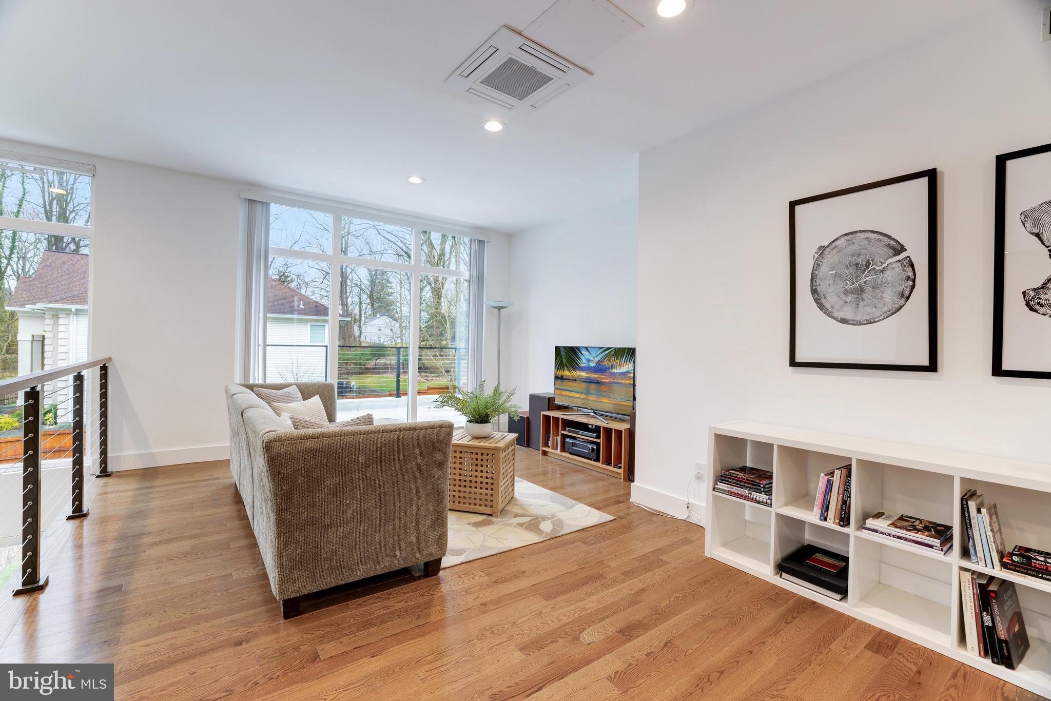 LUXMANOR - Residential