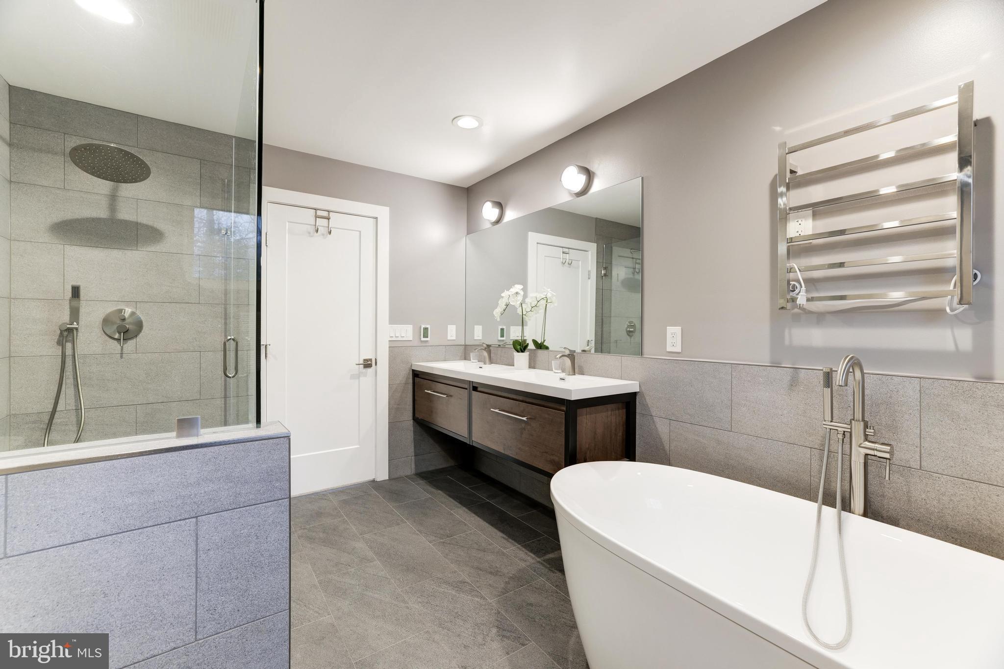 LUXMANOR - Residential