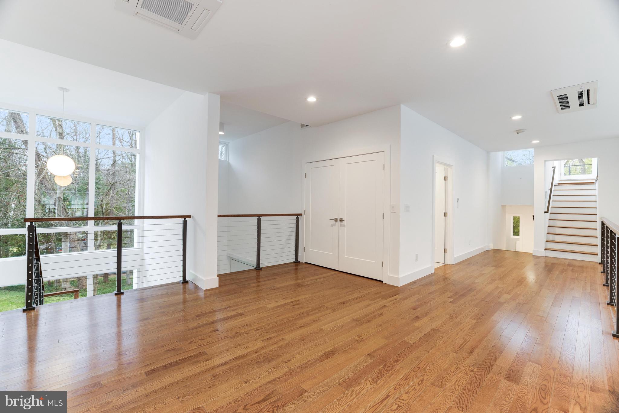 LUXMANOR - Residential