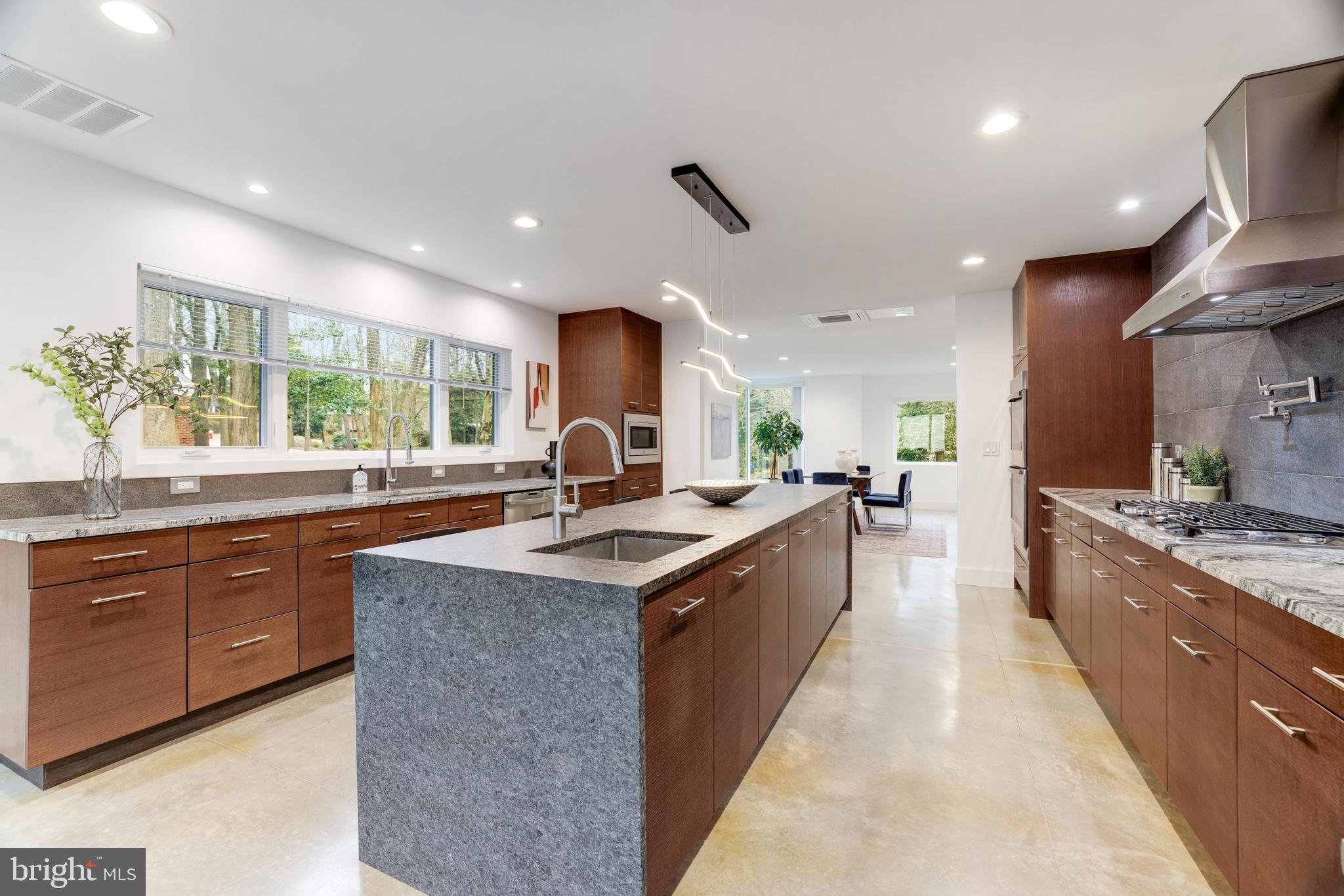 LUXMANOR - Residential