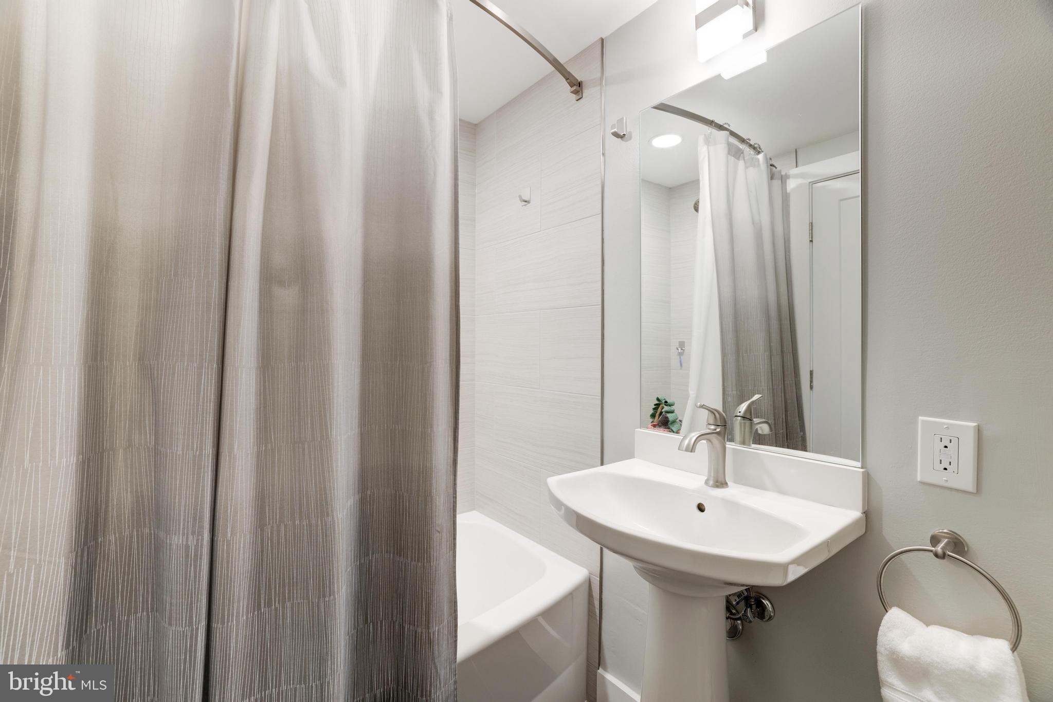 LUXMANOR - Residential