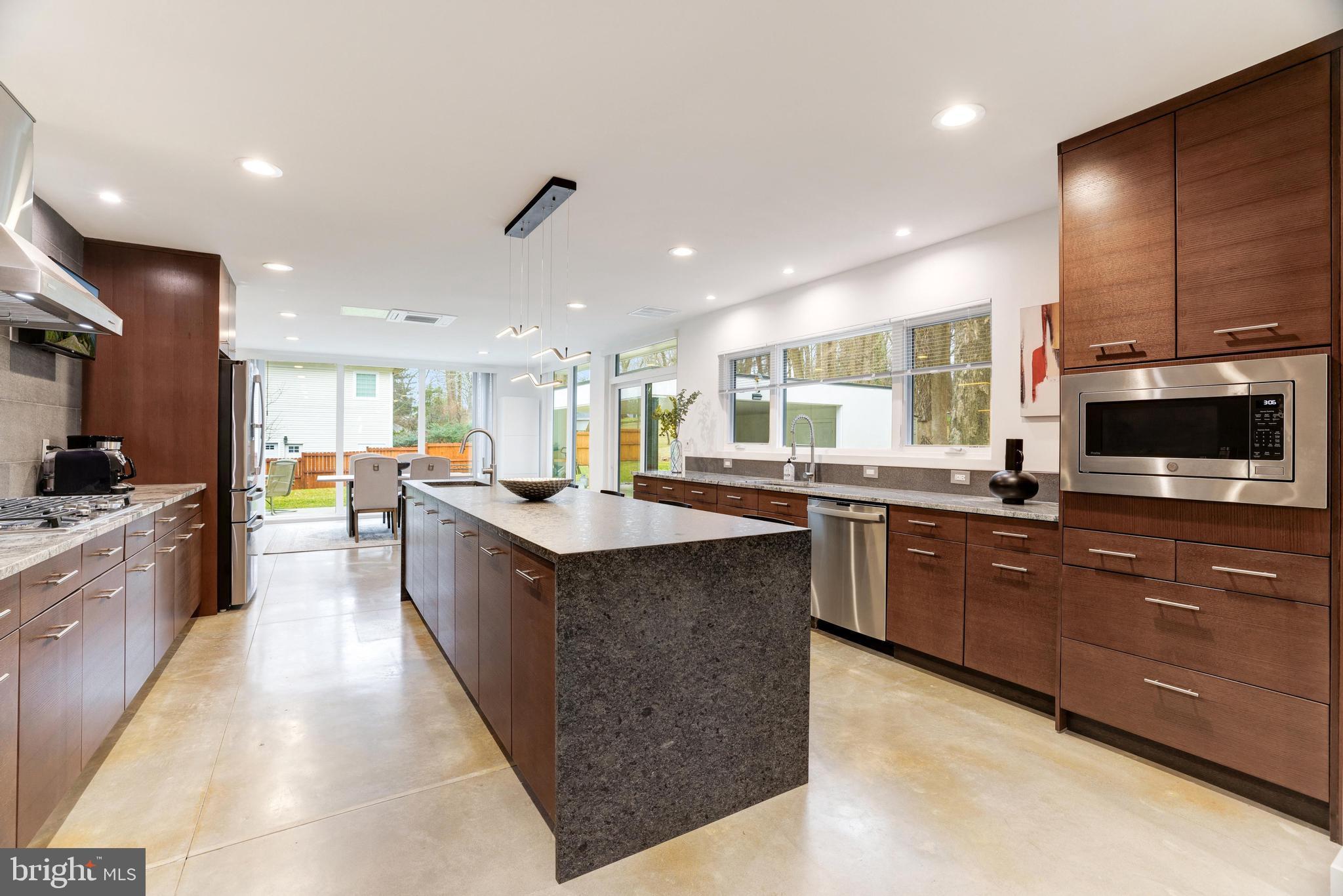 LUXMANOR - Residential