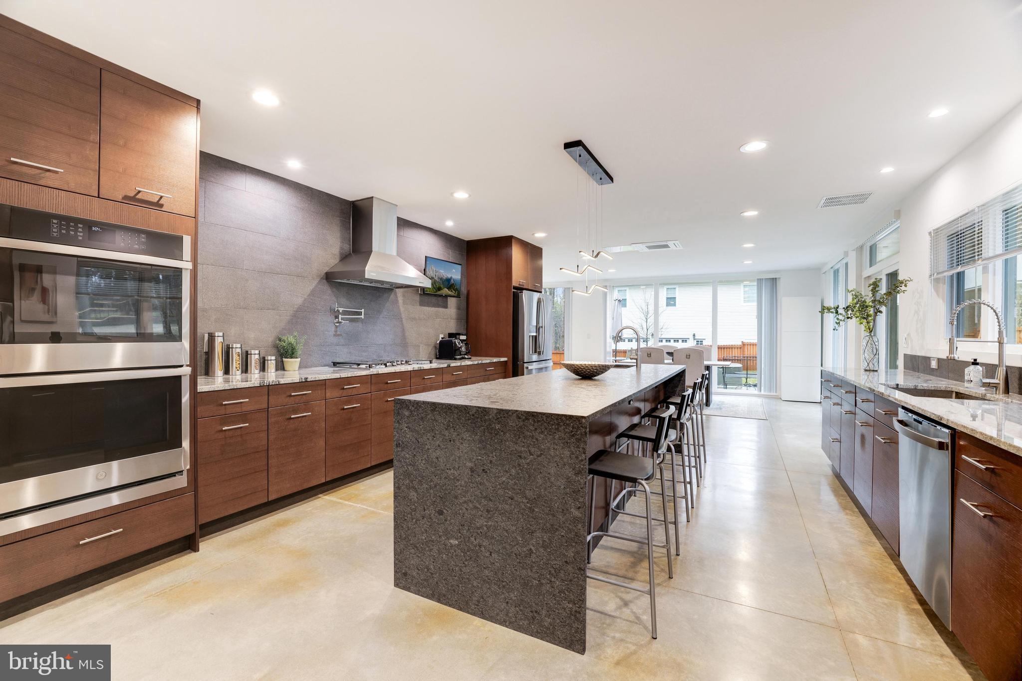 LUXMANOR - Residential