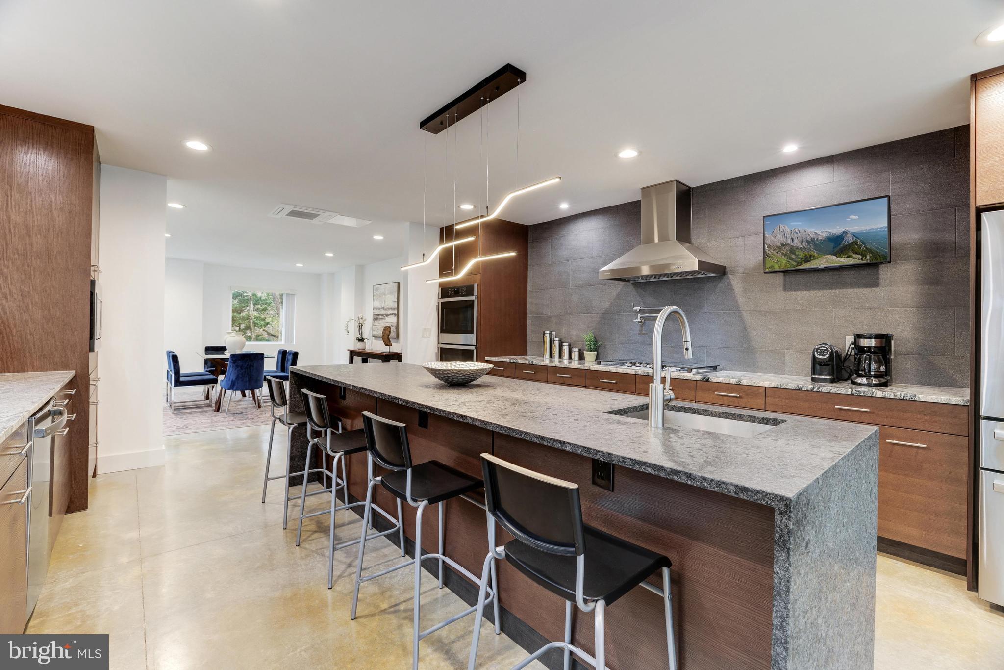 LUXMANOR - Residential