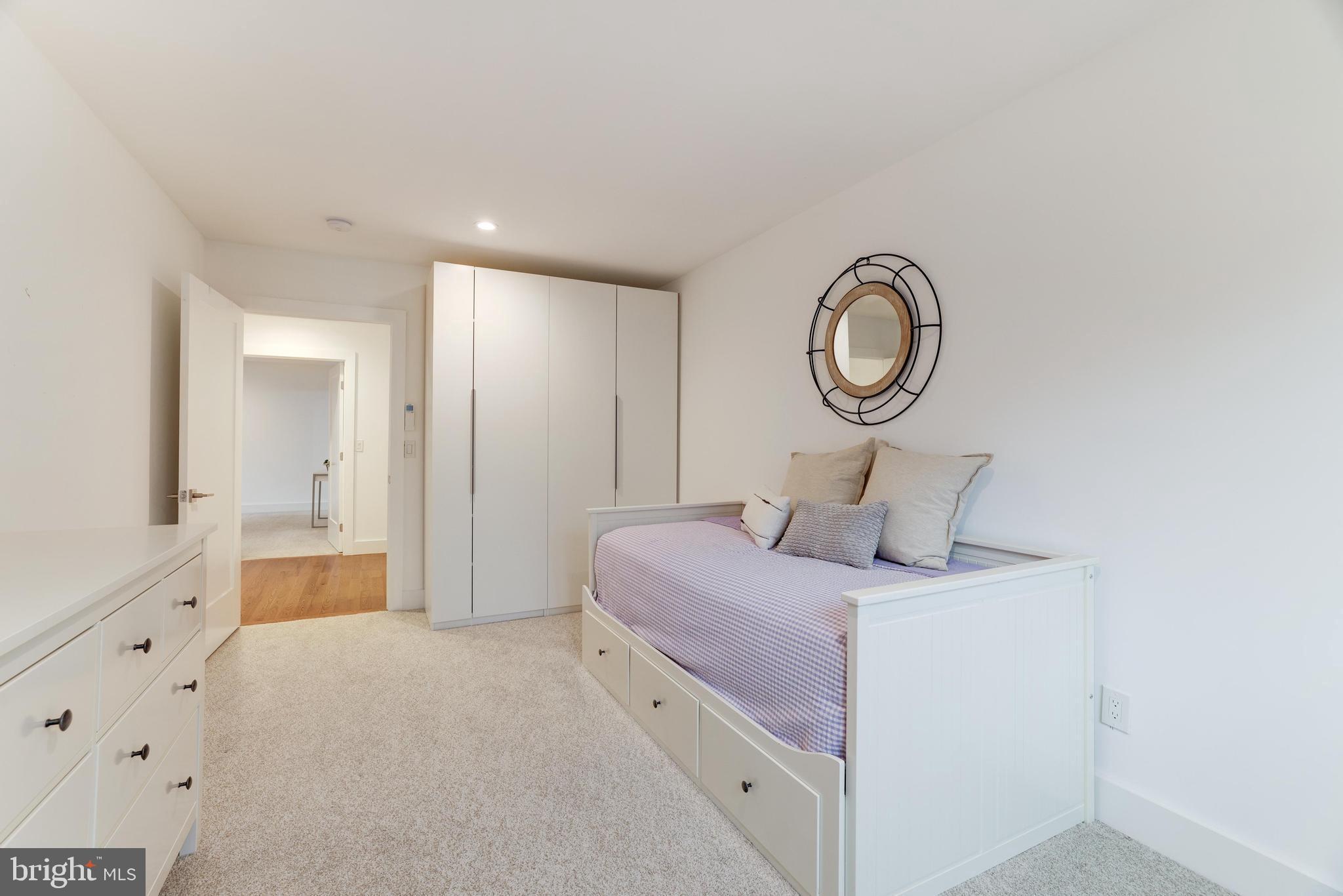 LUXMANOR - Residential