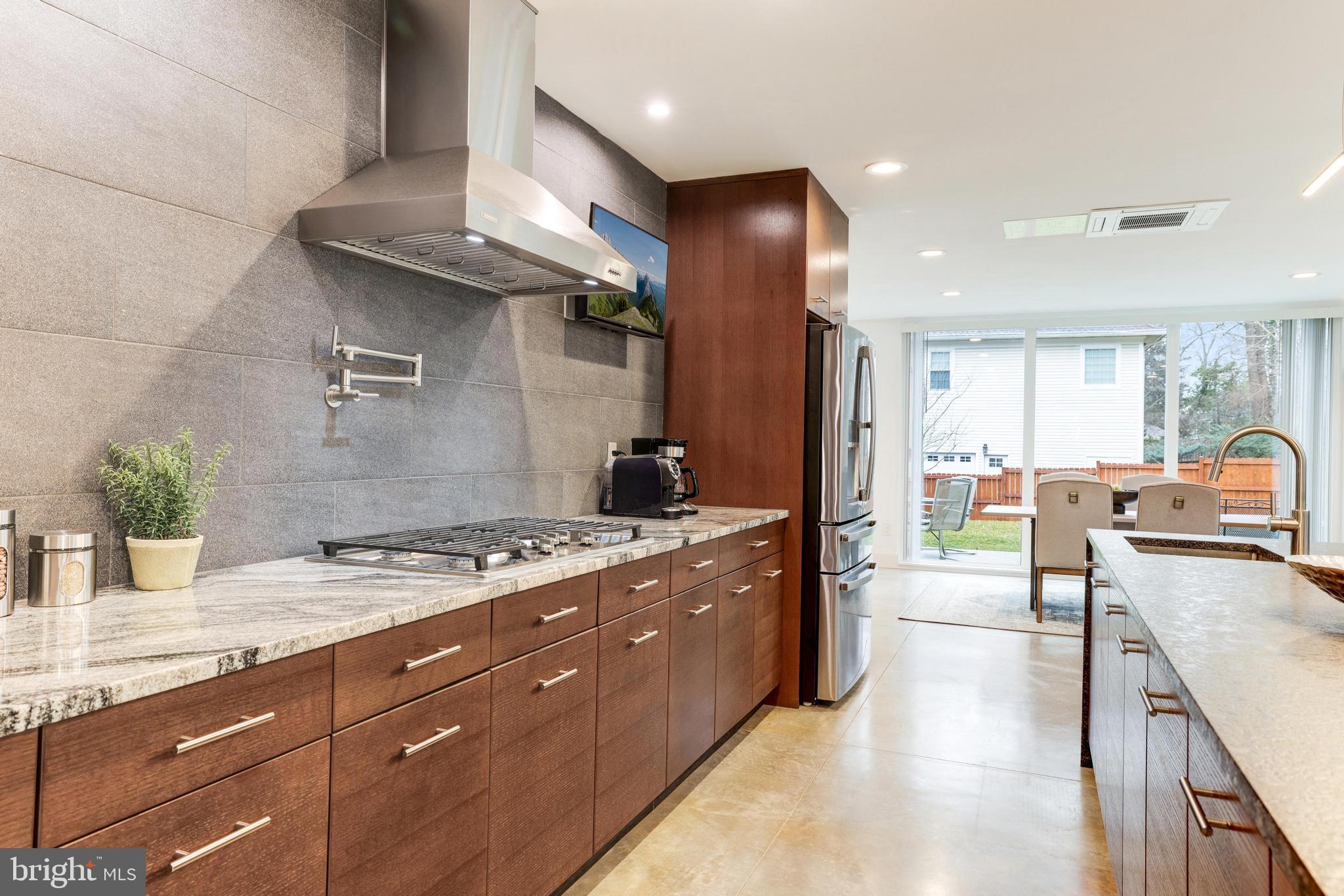 LUXMANOR - Residential