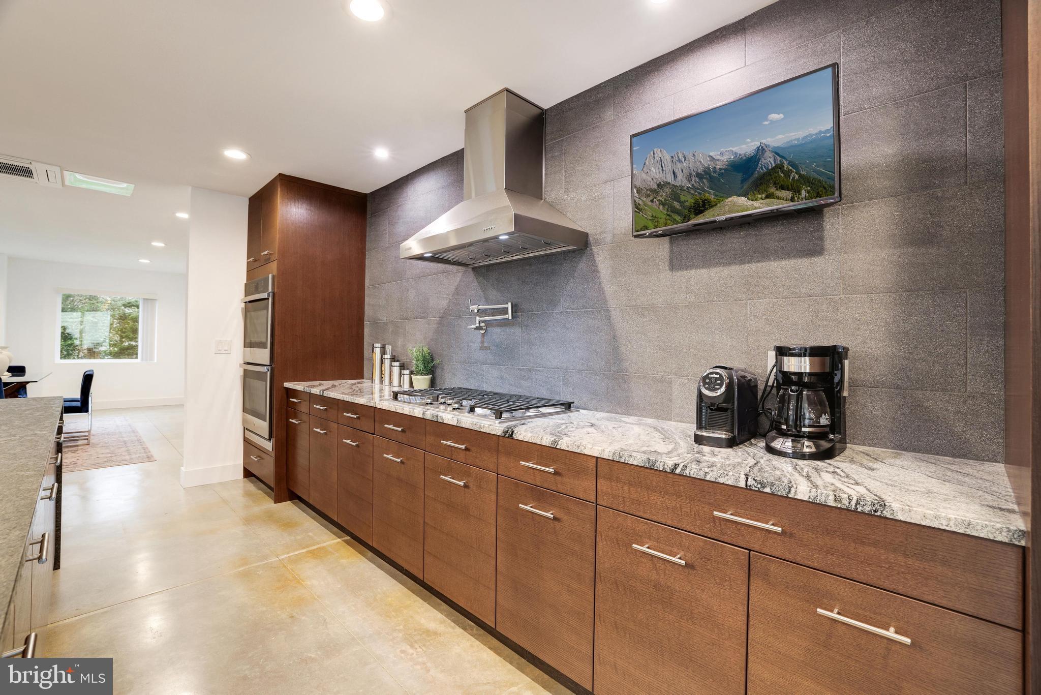 LUXMANOR - Residential