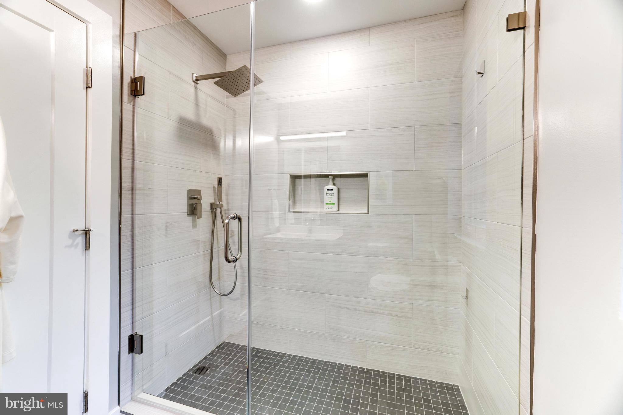 LUXMANOR - Residential