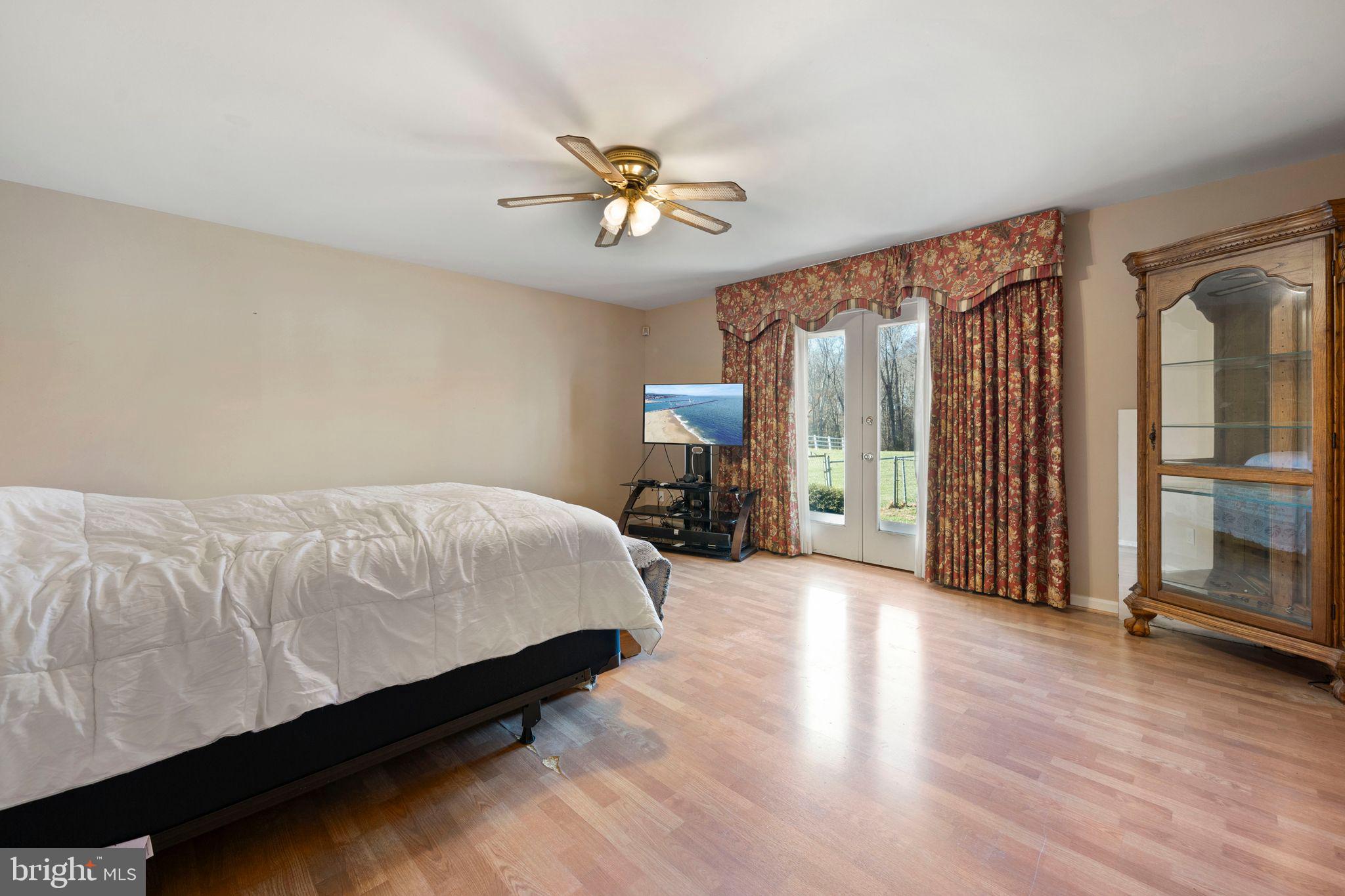 HELEN FARMETTES - Residential