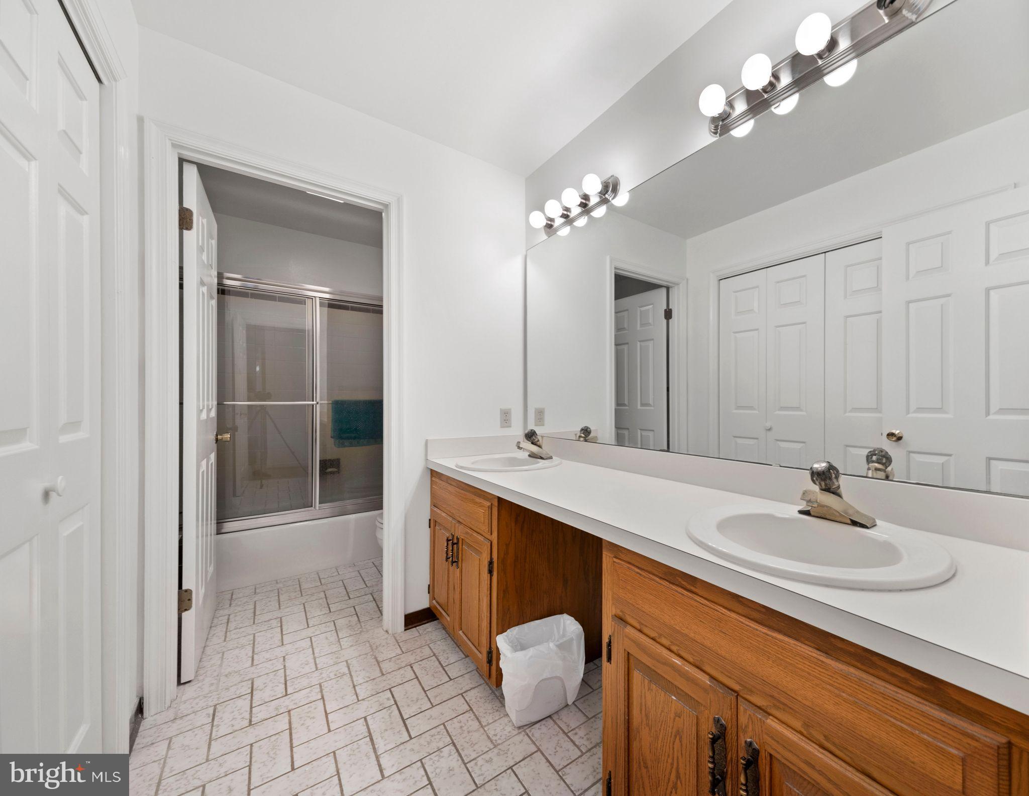 HELEN FARMETTES - Residential