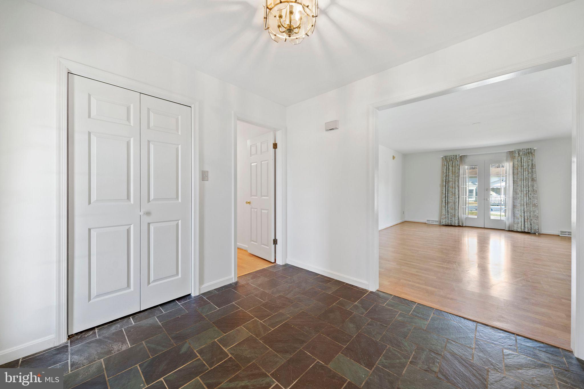 HELEN FARMETTES - Residential