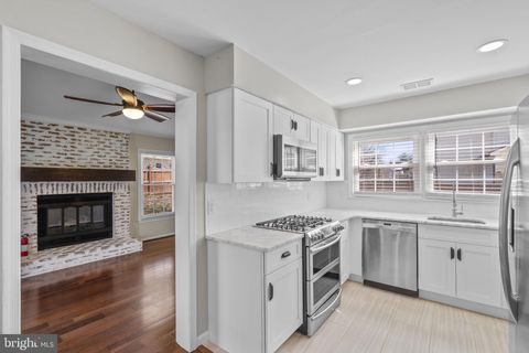 Photo of 14420 Awbrey Patent Drive, CENTREVILLE, VA 20120 (MLS # VAFX2295130)