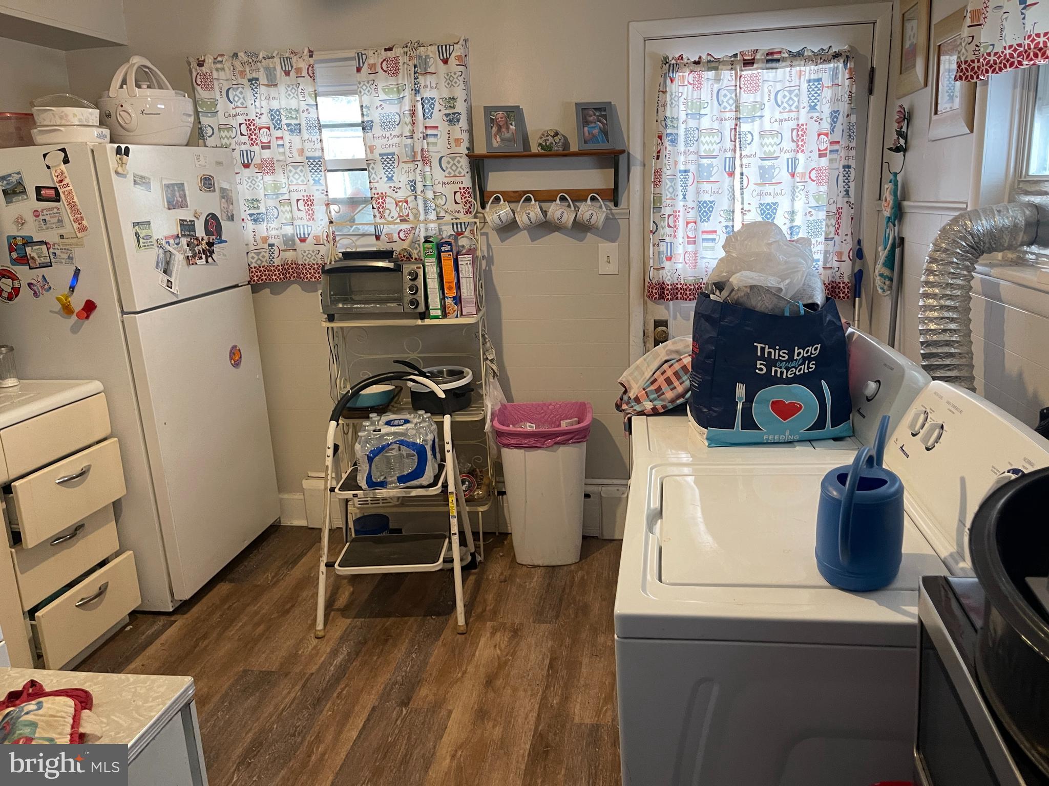 208 W RAILROAD STREET