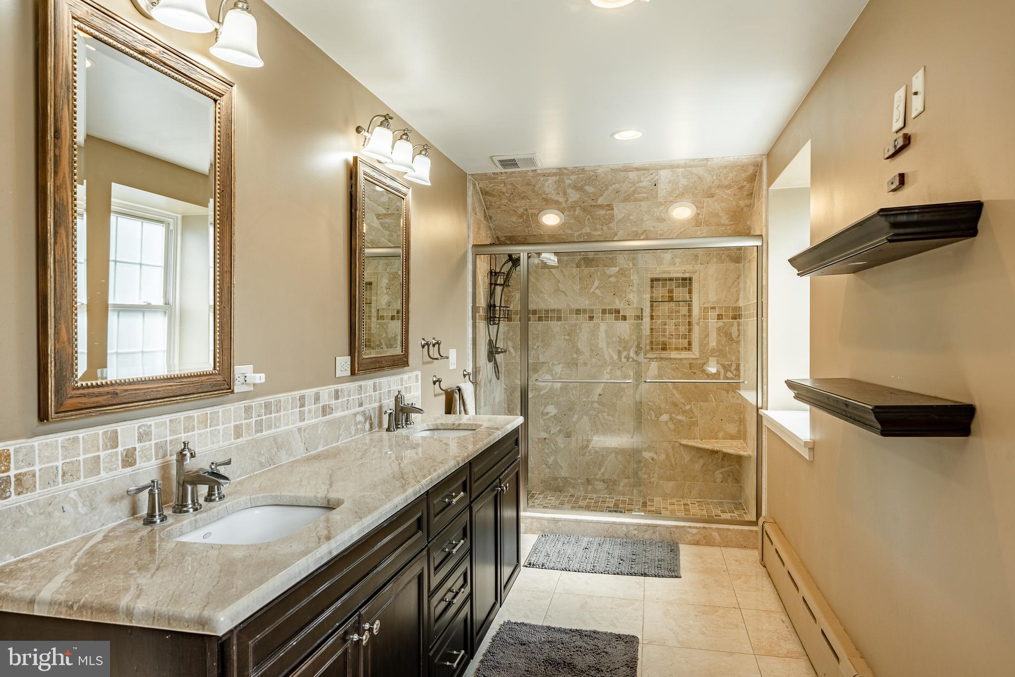 PLYMOUTH VALLEY - Residential