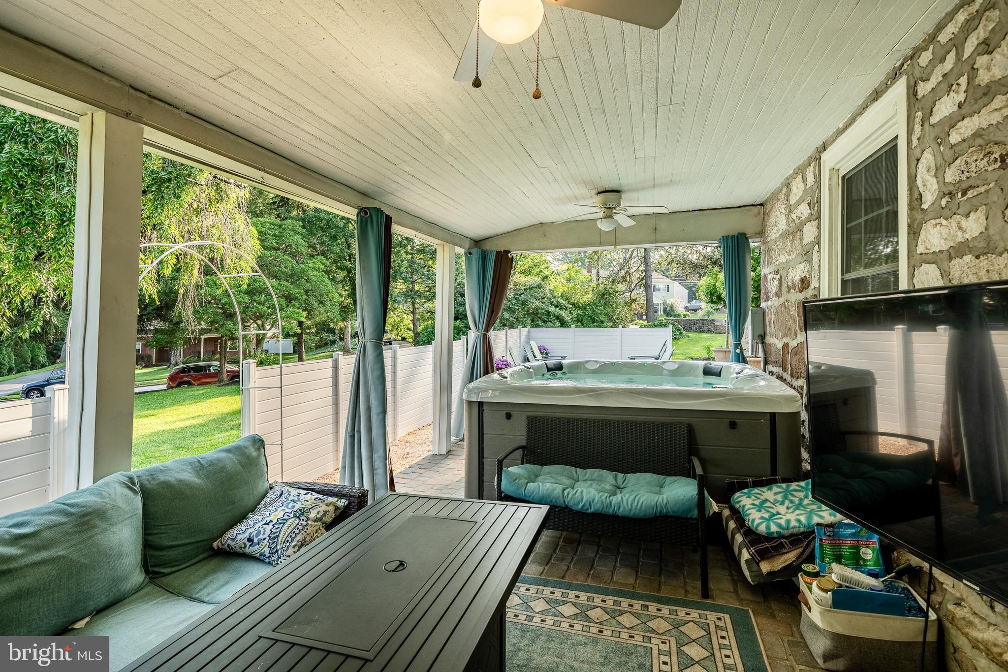 PLYMOUTH VALLEY - Residential