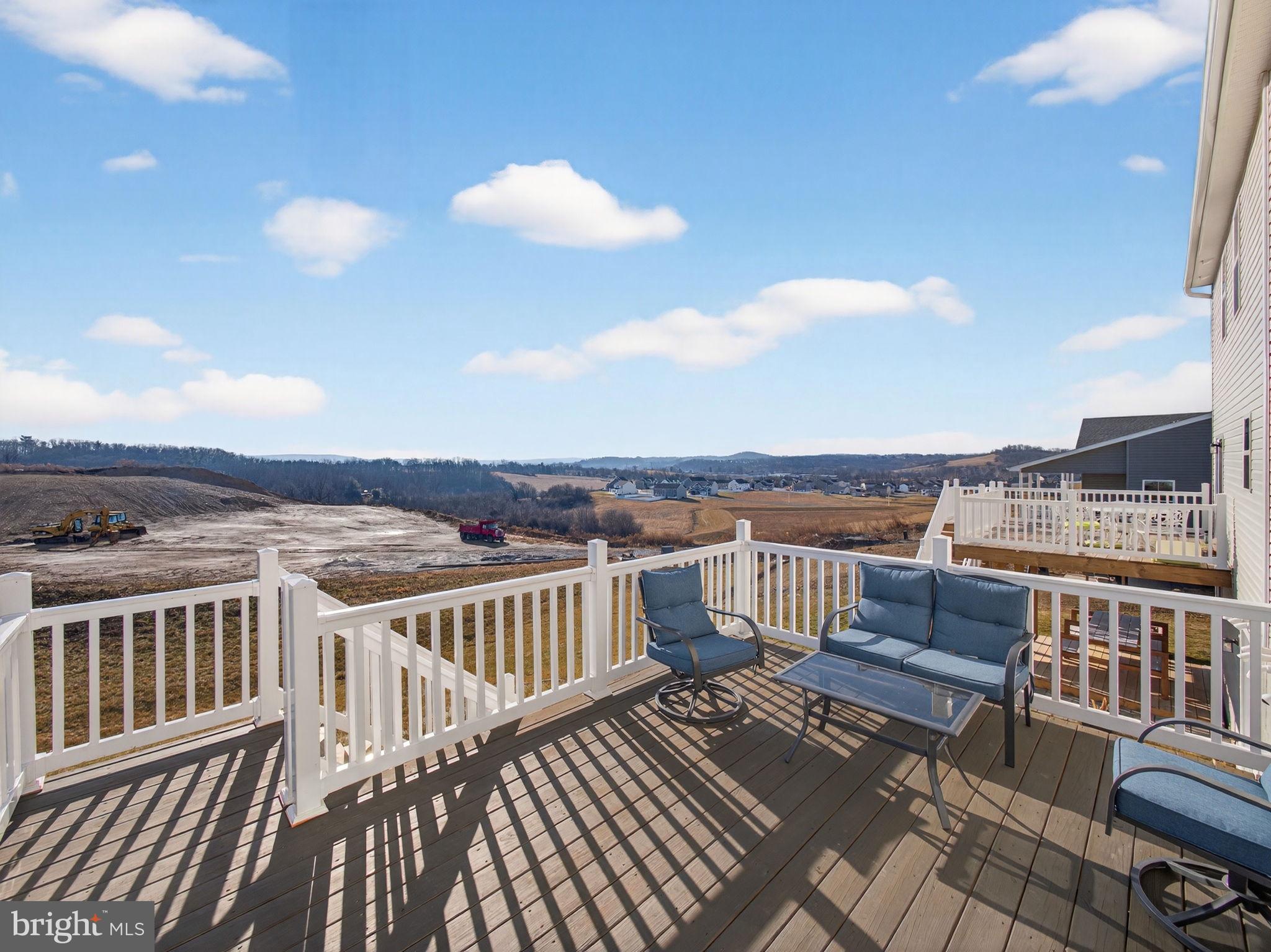 MCINTOSH FARMS - Residential