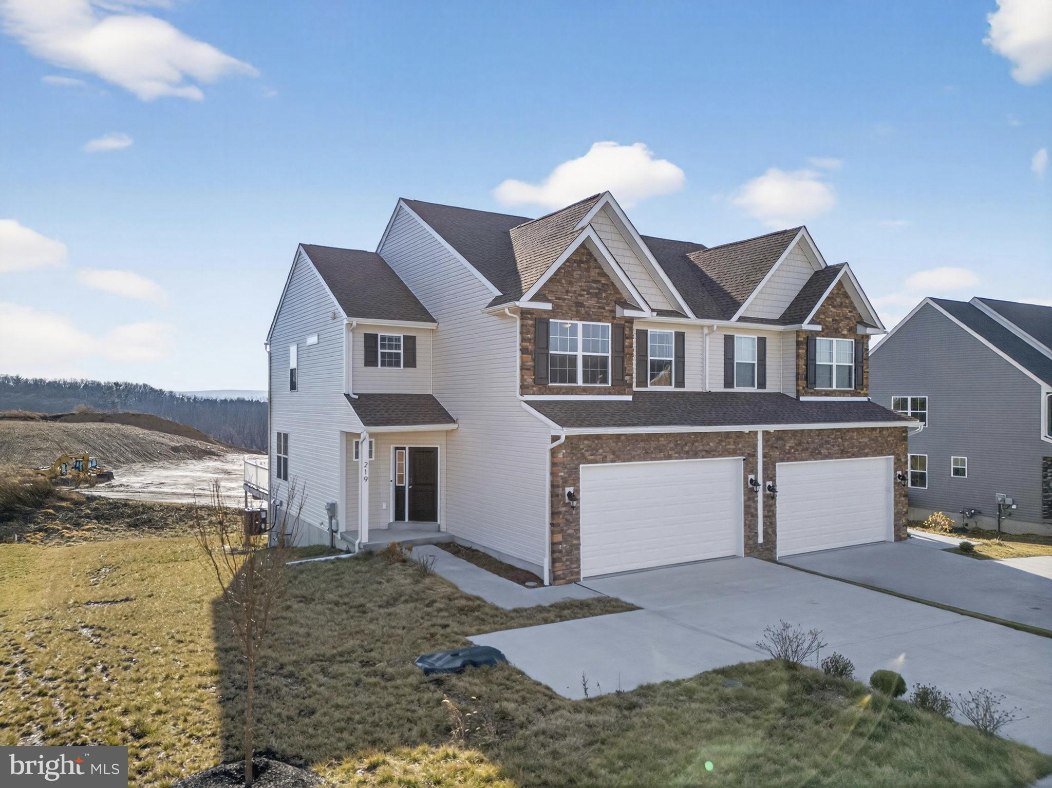 MCINTOSH FARMS - Residential