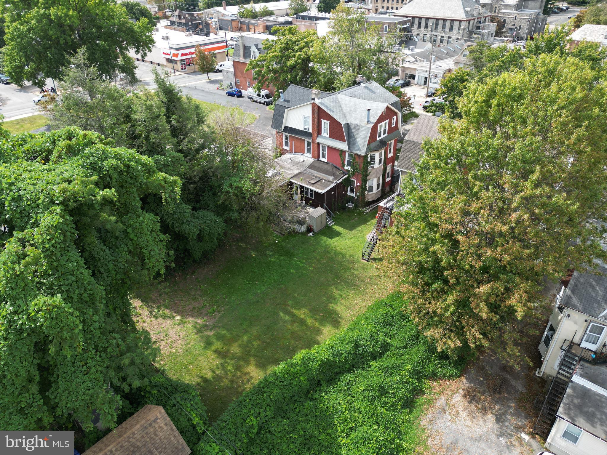 LANSDOWNE - Residential Lease