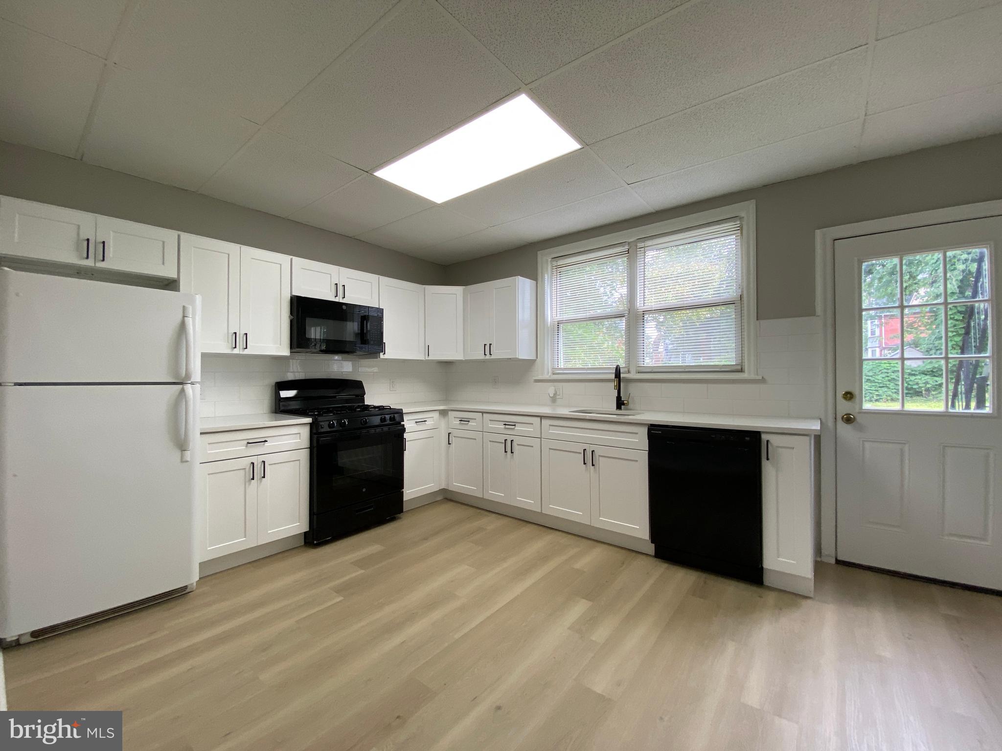 LANSDOWNE - Residential Lease