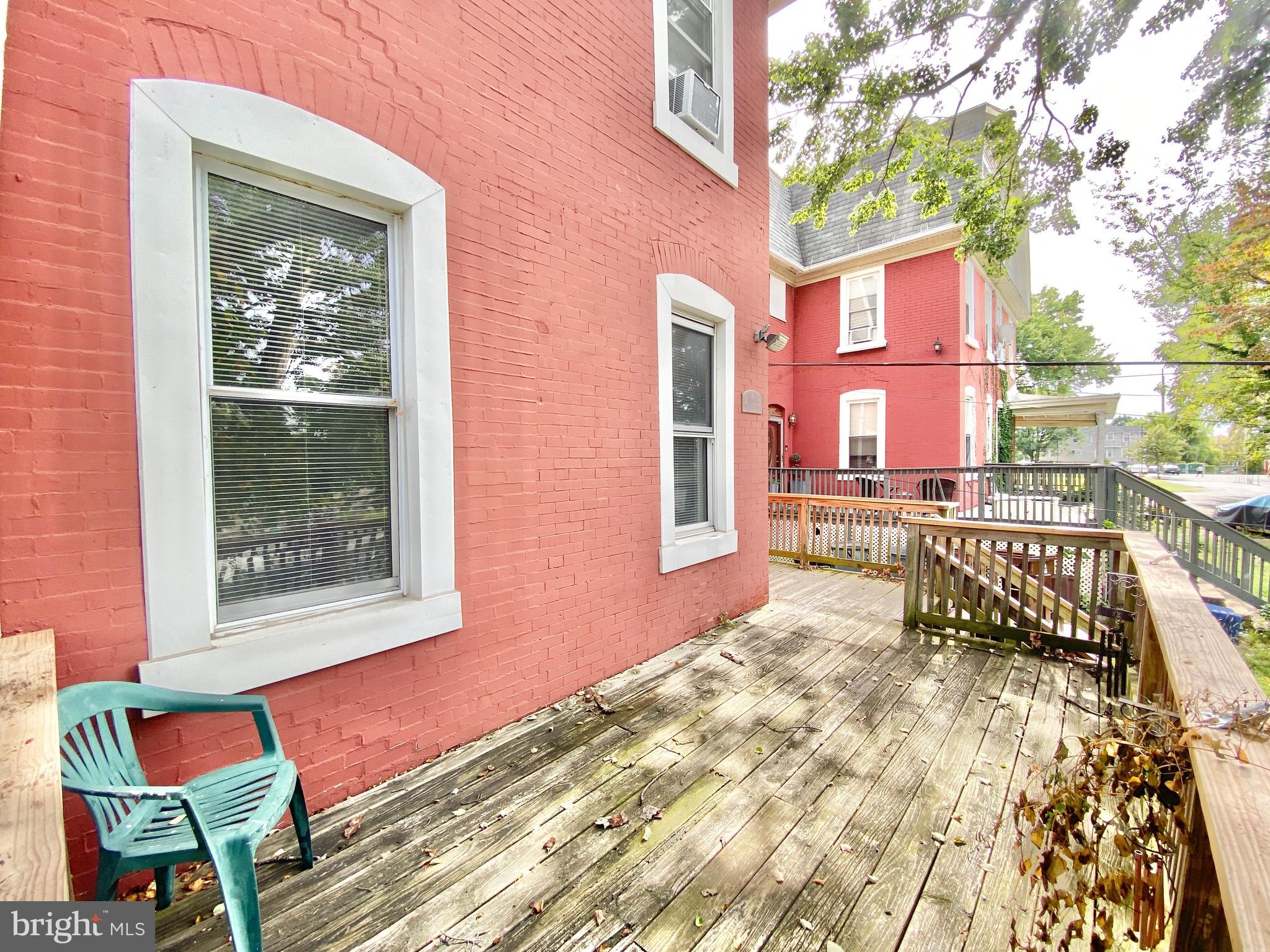 LANSDOWNE - Residential Lease