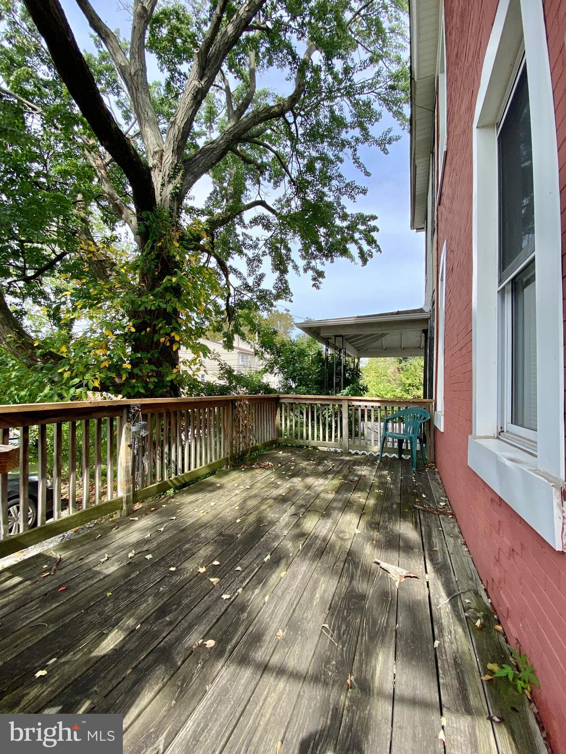 LANSDOWNE - Residential Lease