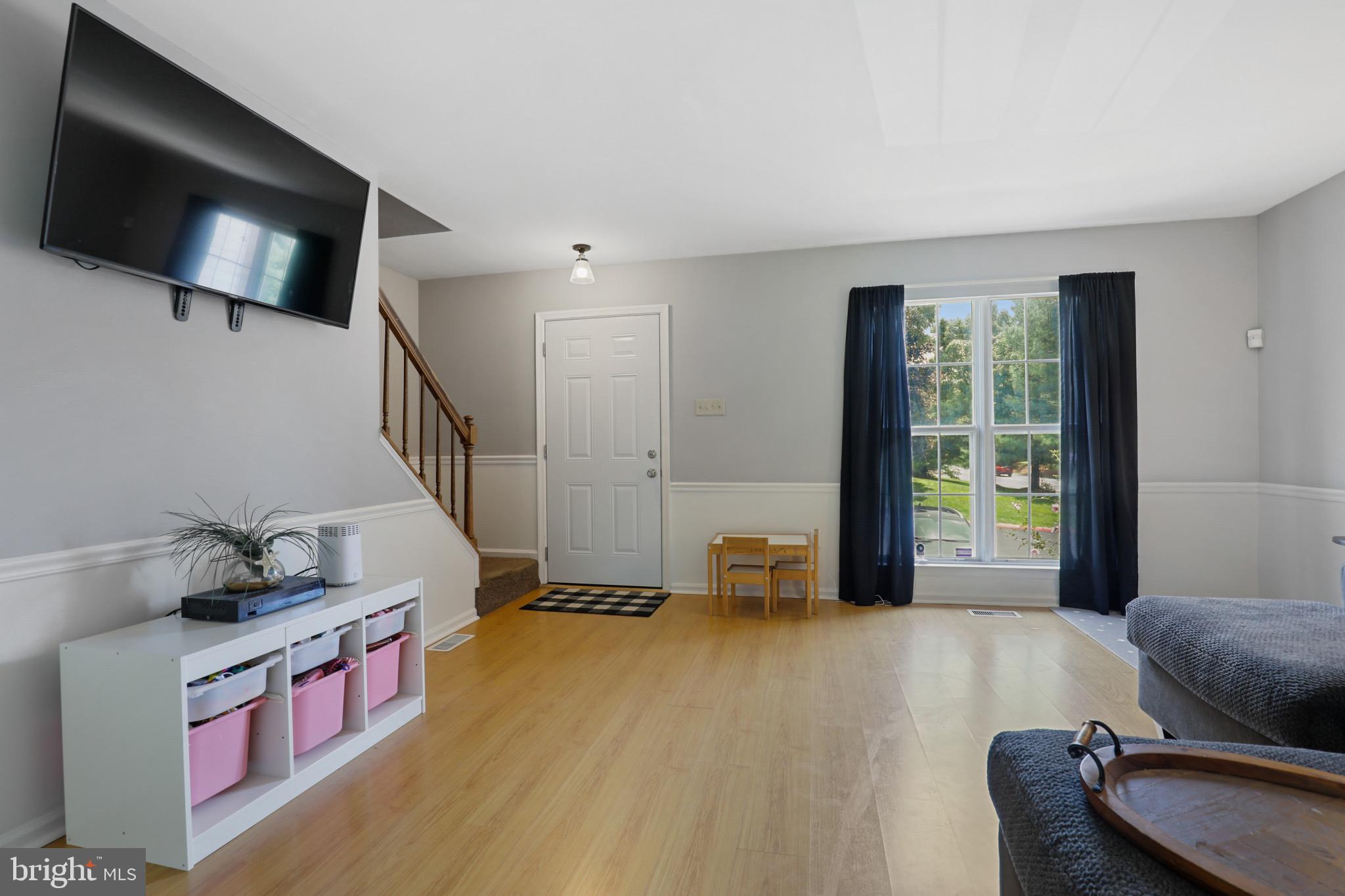 CONSTANT FRIENDSHIP - Residential