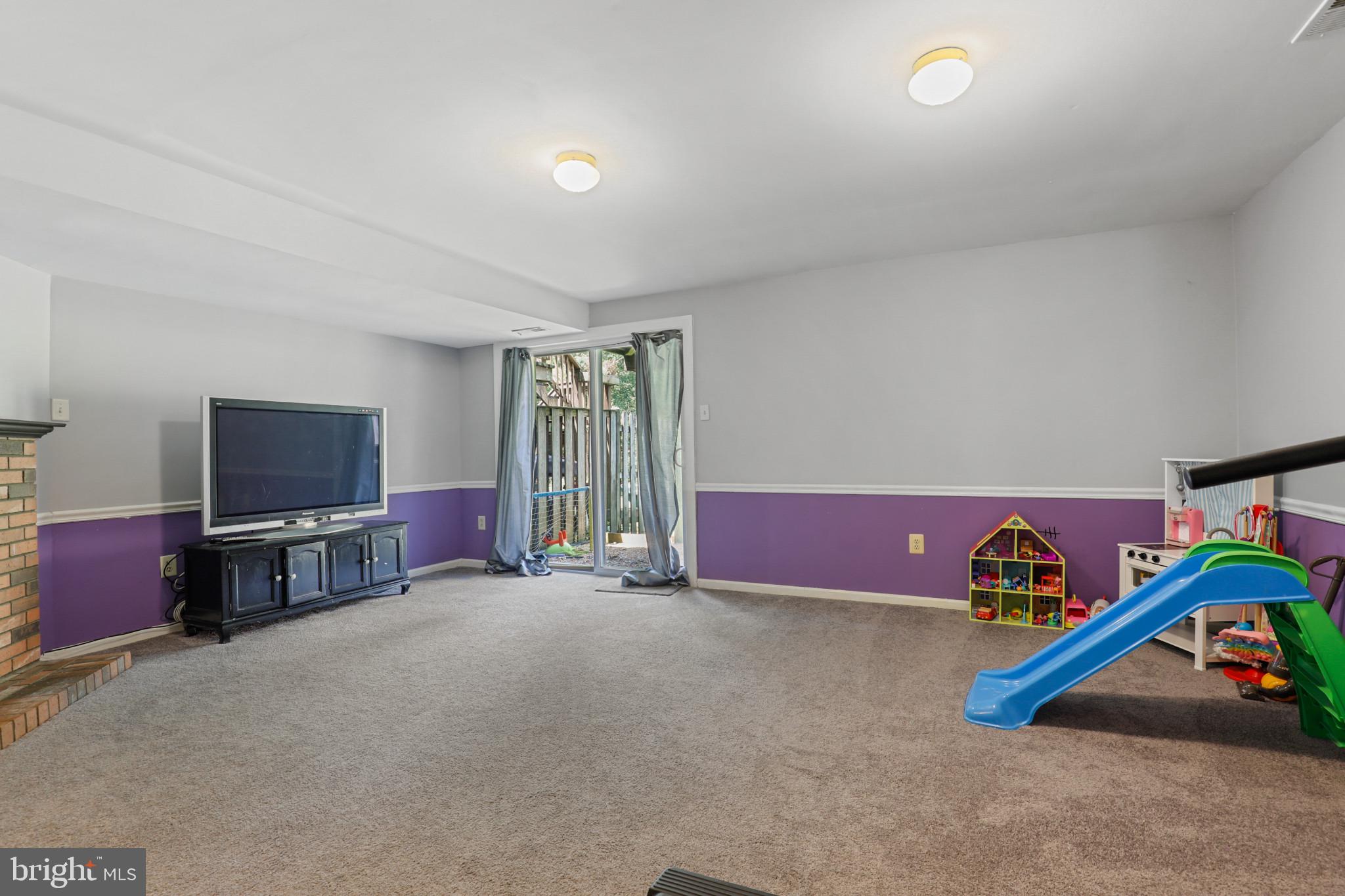 CONSTANT FRIENDSHIP - Residential