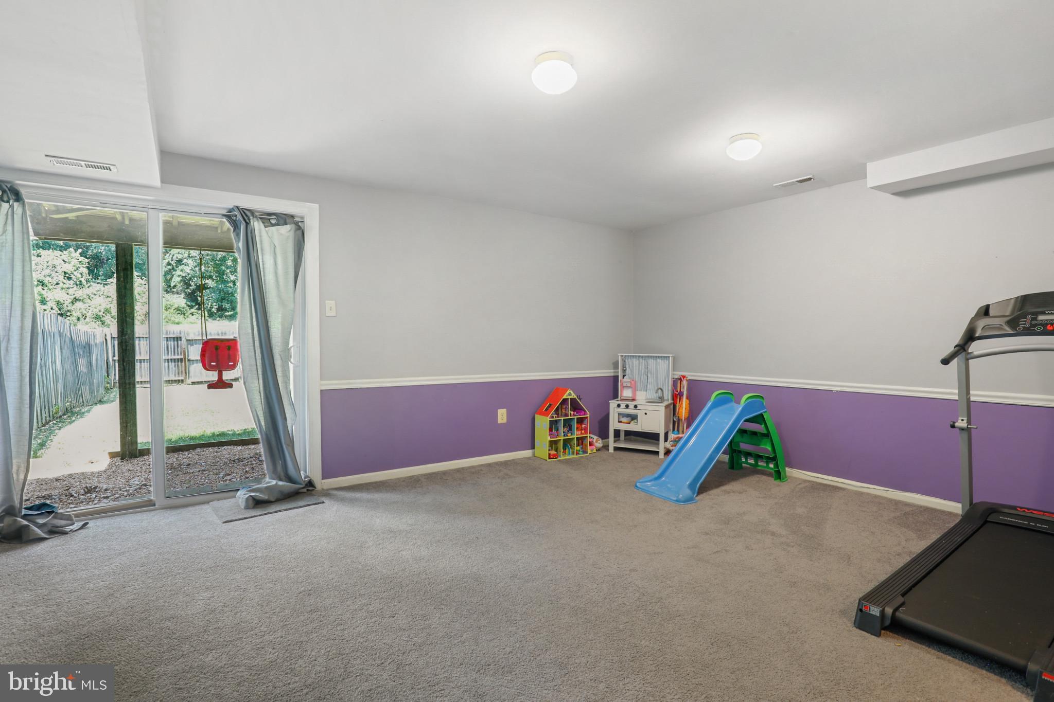 CONSTANT FRIENDSHIP - Residential