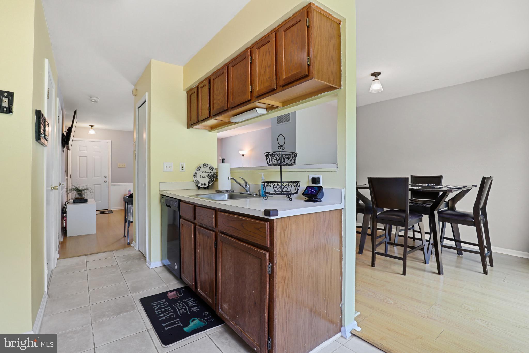 CONSTANT FRIENDSHIP - Residential