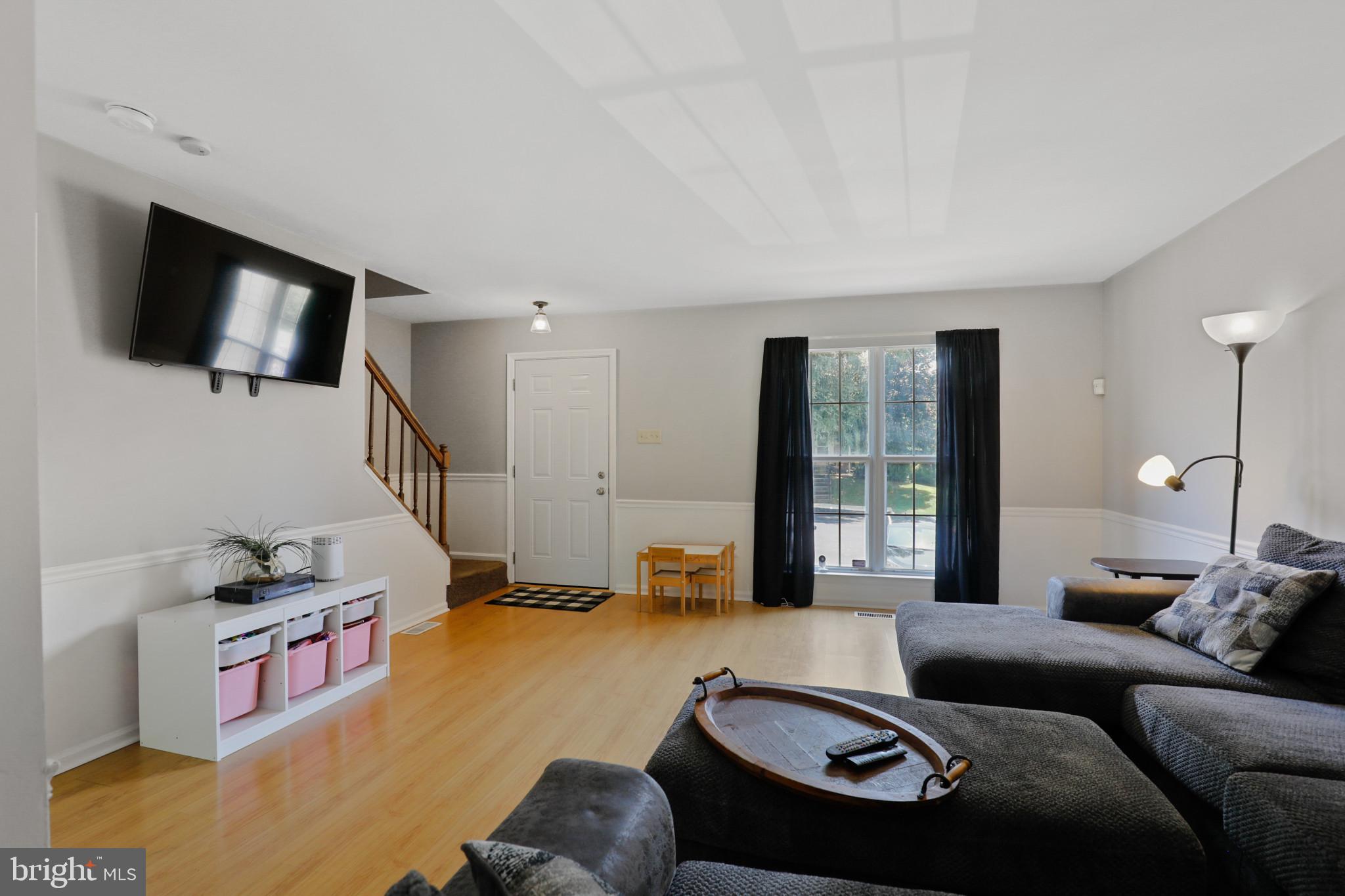 CONSTANT FRIENDSHIP - Residential