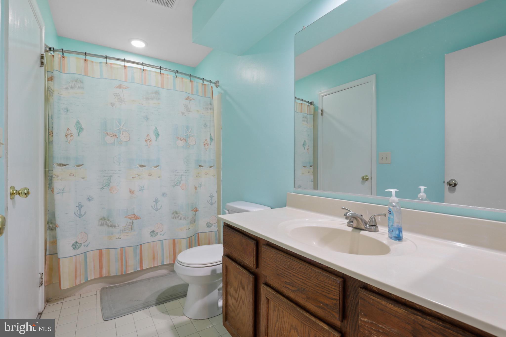 CONSTANT FRIENDSHIP - Residential