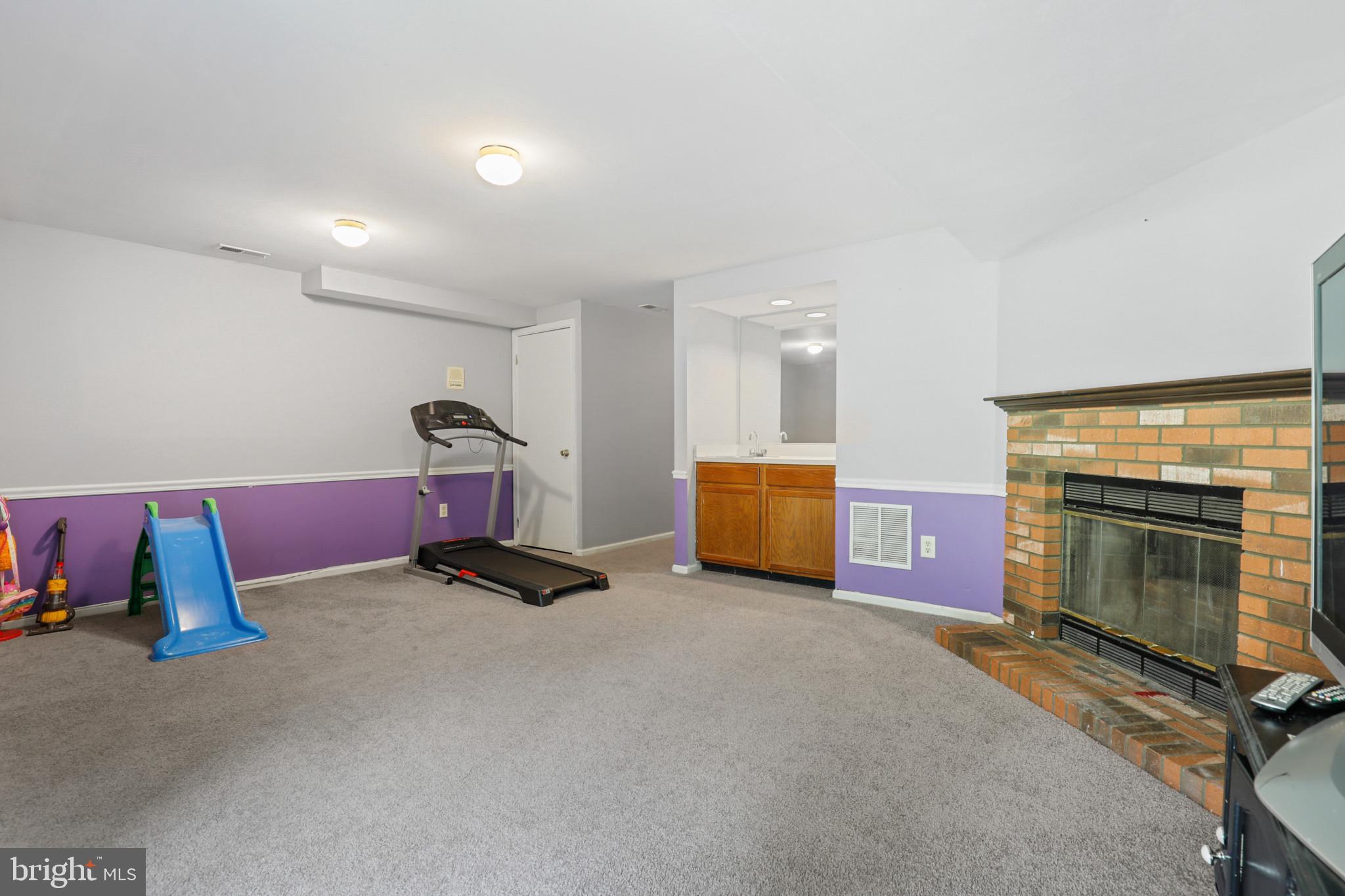 CONSTANT FRIENDSHIP - Residential