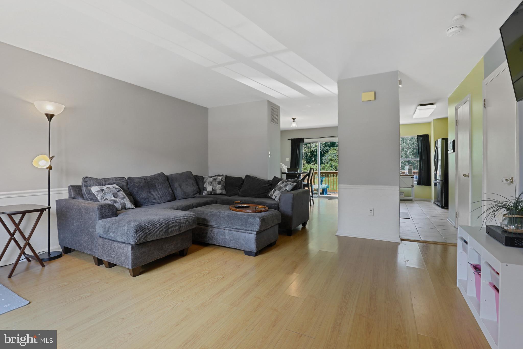 CONSTANT FRIENDSHIP - Residential