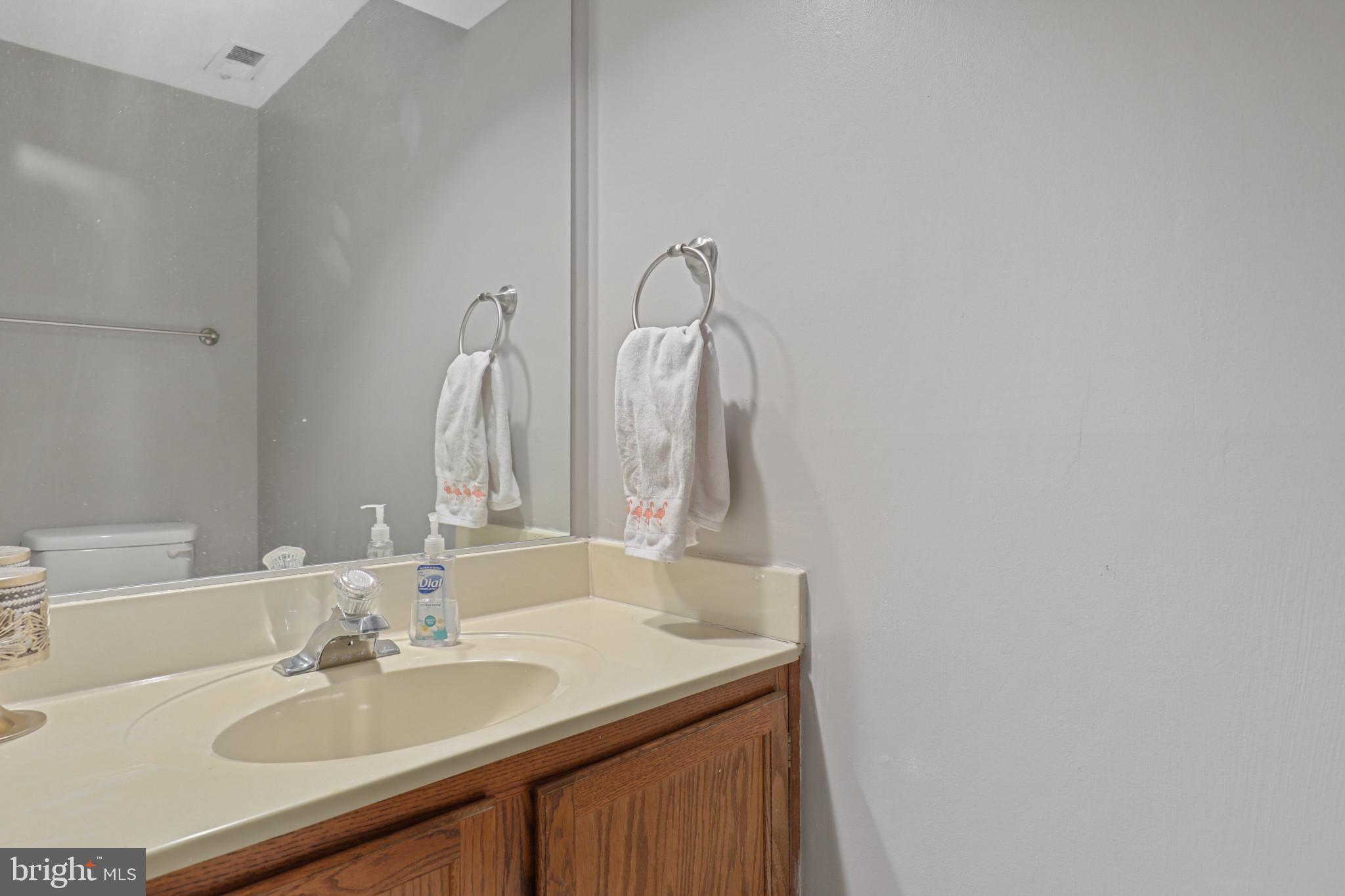 CONSTANT FRIENDSHIP - Residential