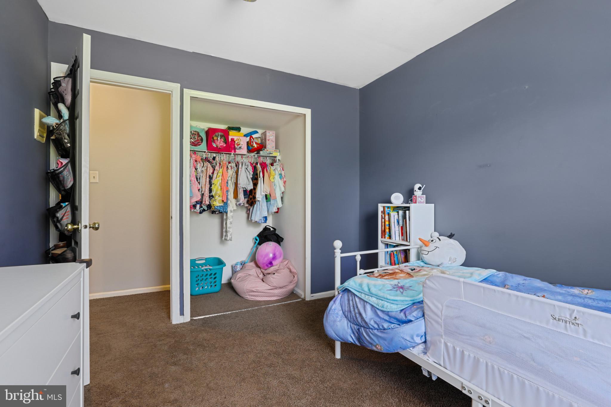 CONSTANT FRIENDSHIP - Residential