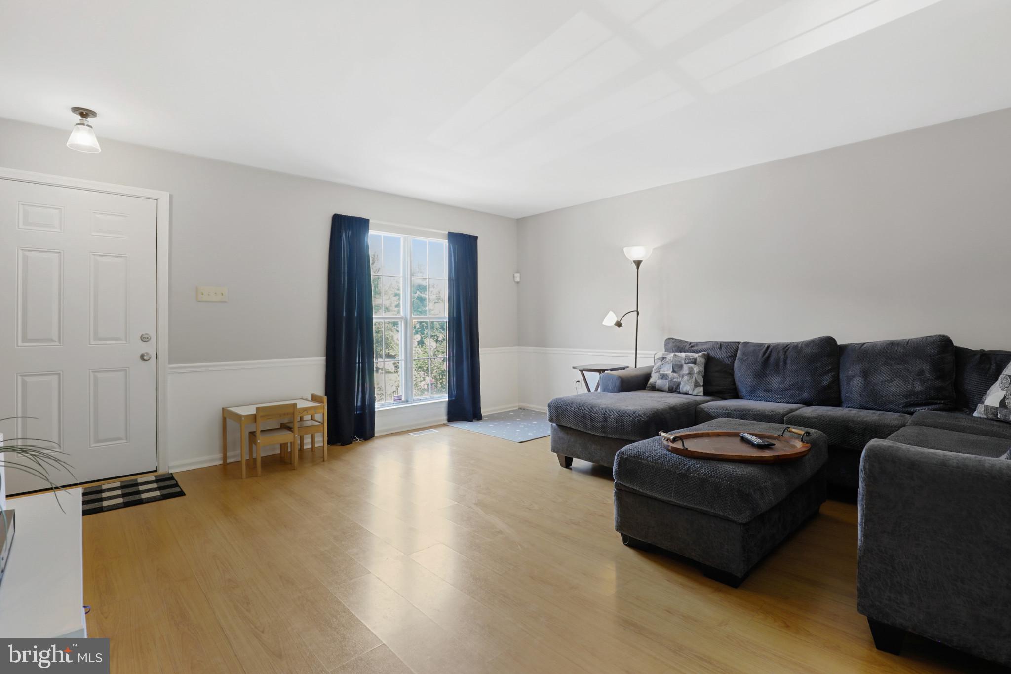 CONSTANT FRIENDSHIP - Residential