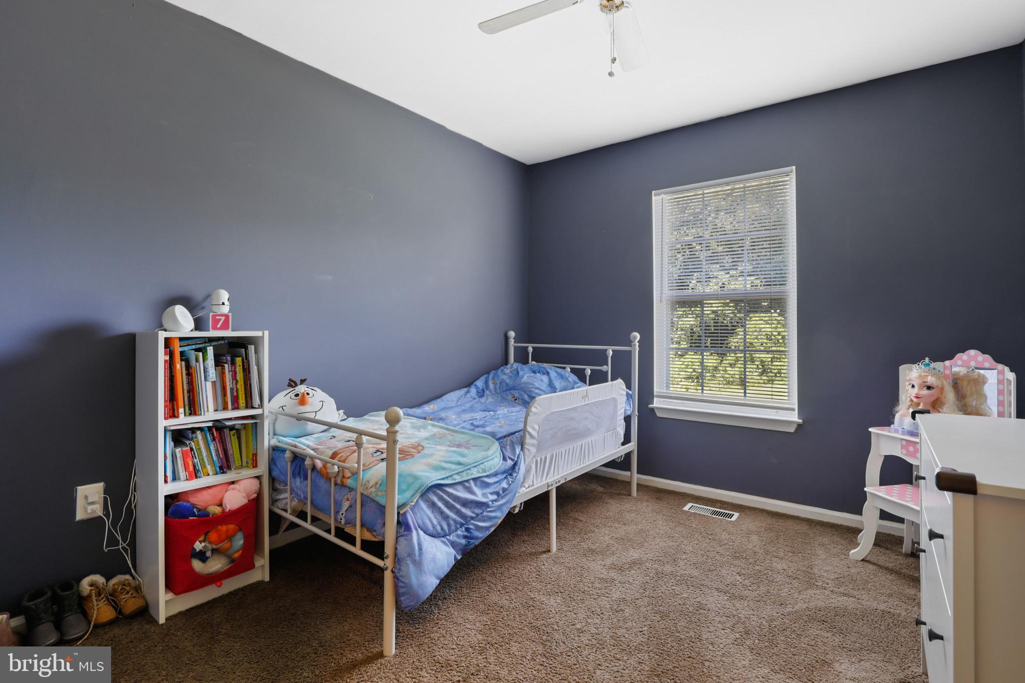 CONSTANT FRIENDSHIP - Residential