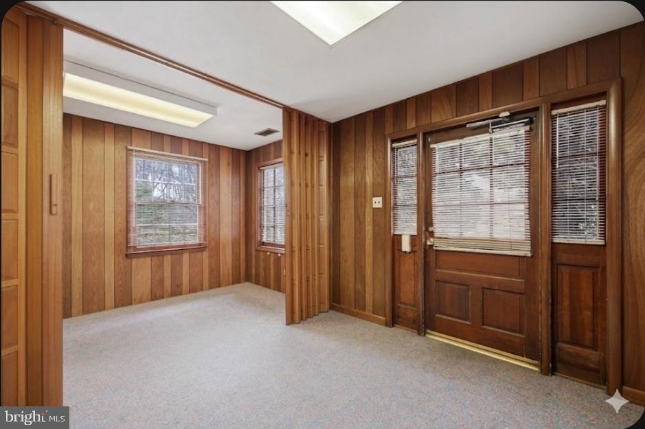 DREAM VALLEY - Commercial Sale