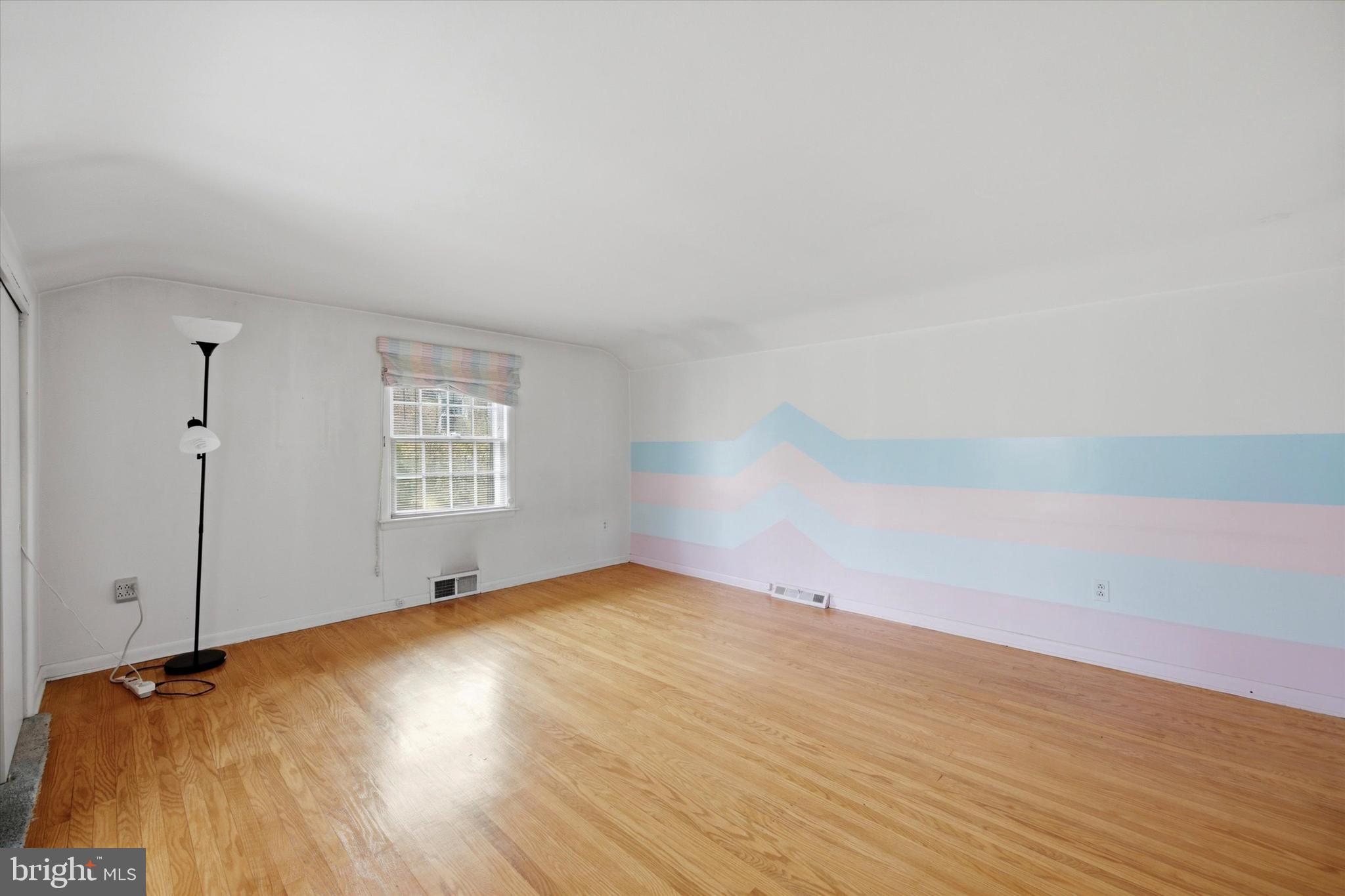 DREAM VALLEY - Commercial Sale