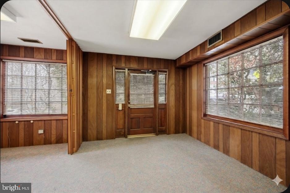 DREAM VALLEY - Commercial Sale