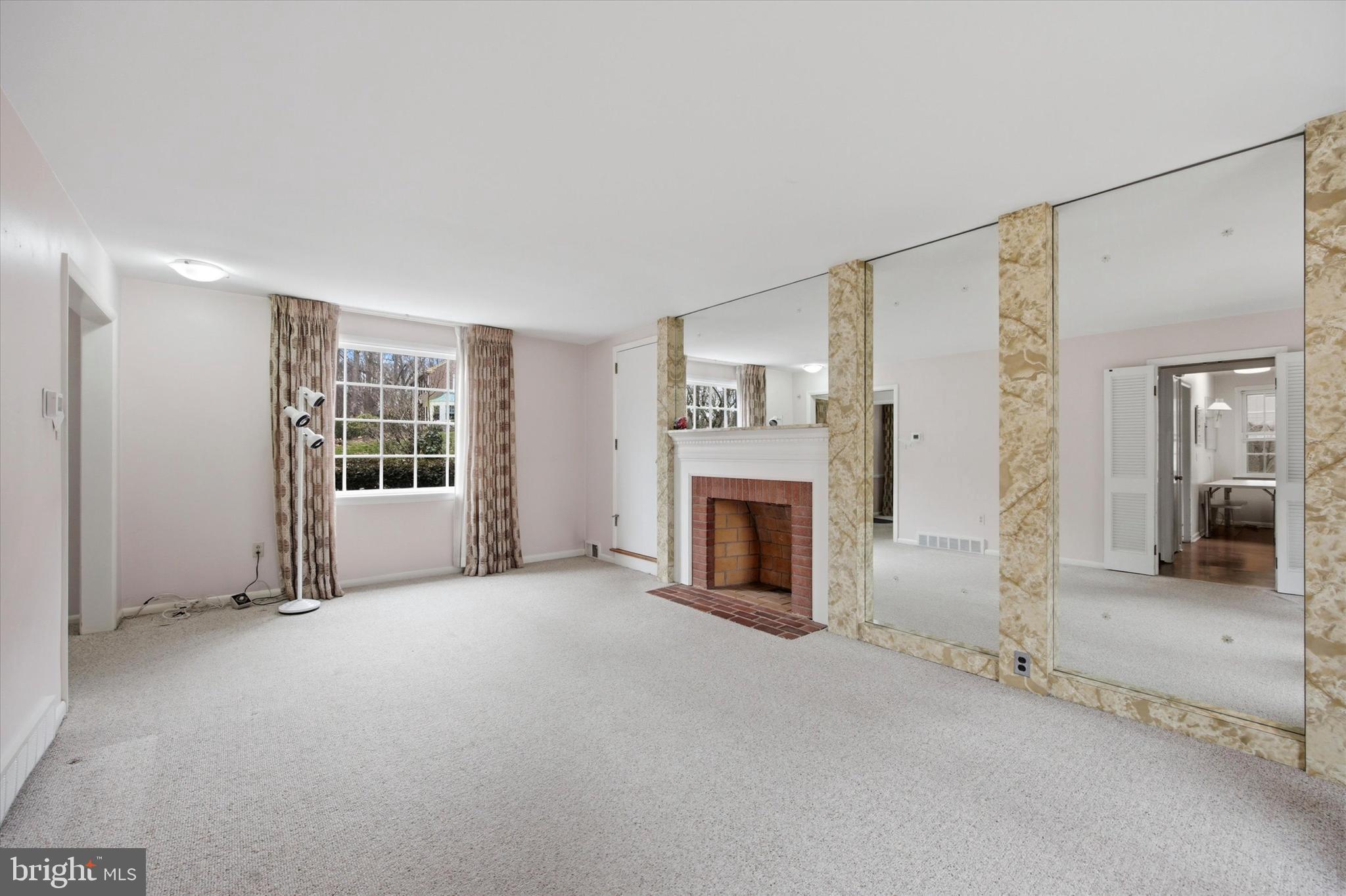 DREAM VALLEY - Commercial Sale