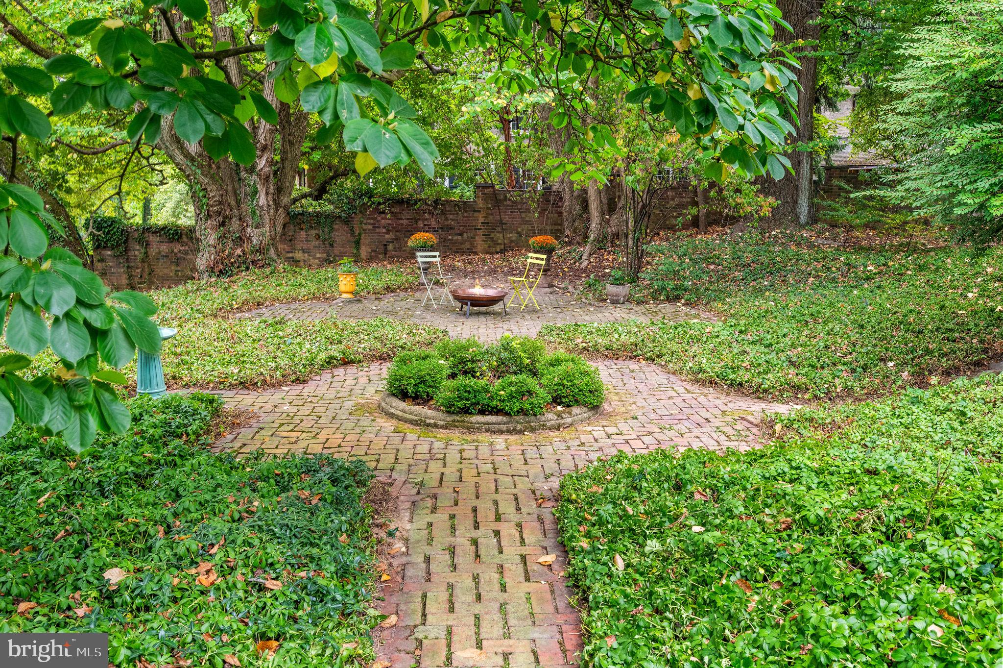 CHESTNUT HILL - Residential